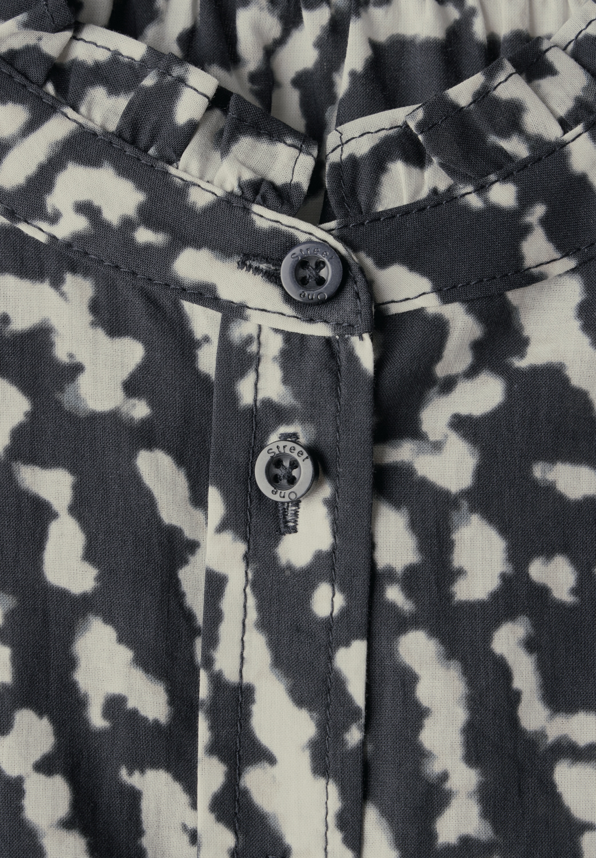 STREET ONE Rüschenbluse, 3/4 Arm, mit Rüschen und grafischem Print