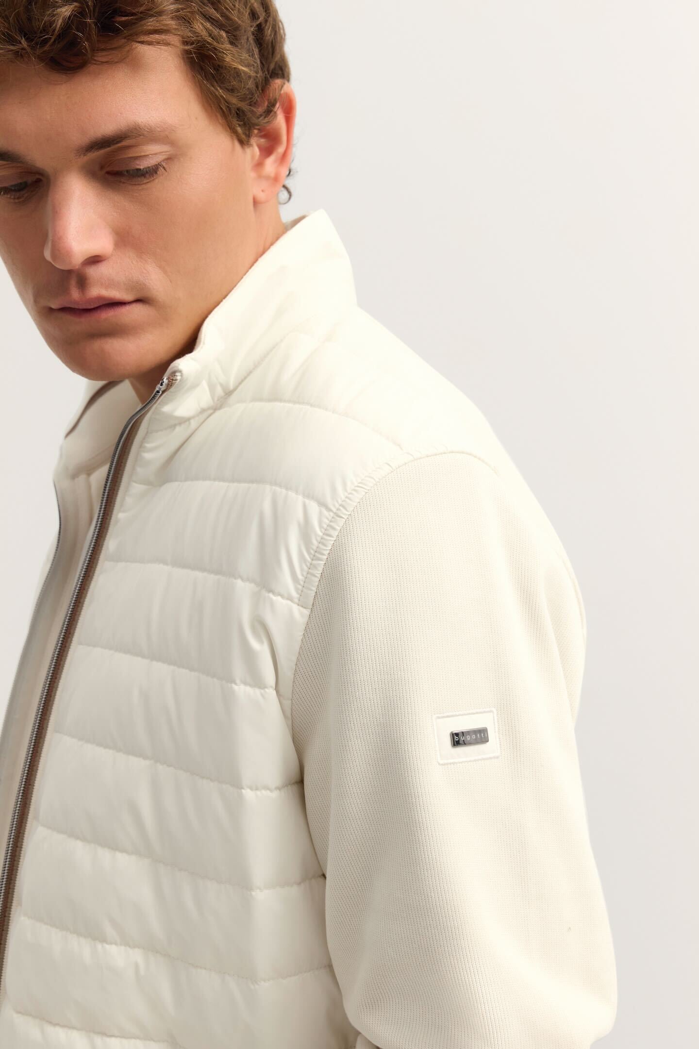 bugatti Sweatjacke »Regular Fit« mit gesteppter Front