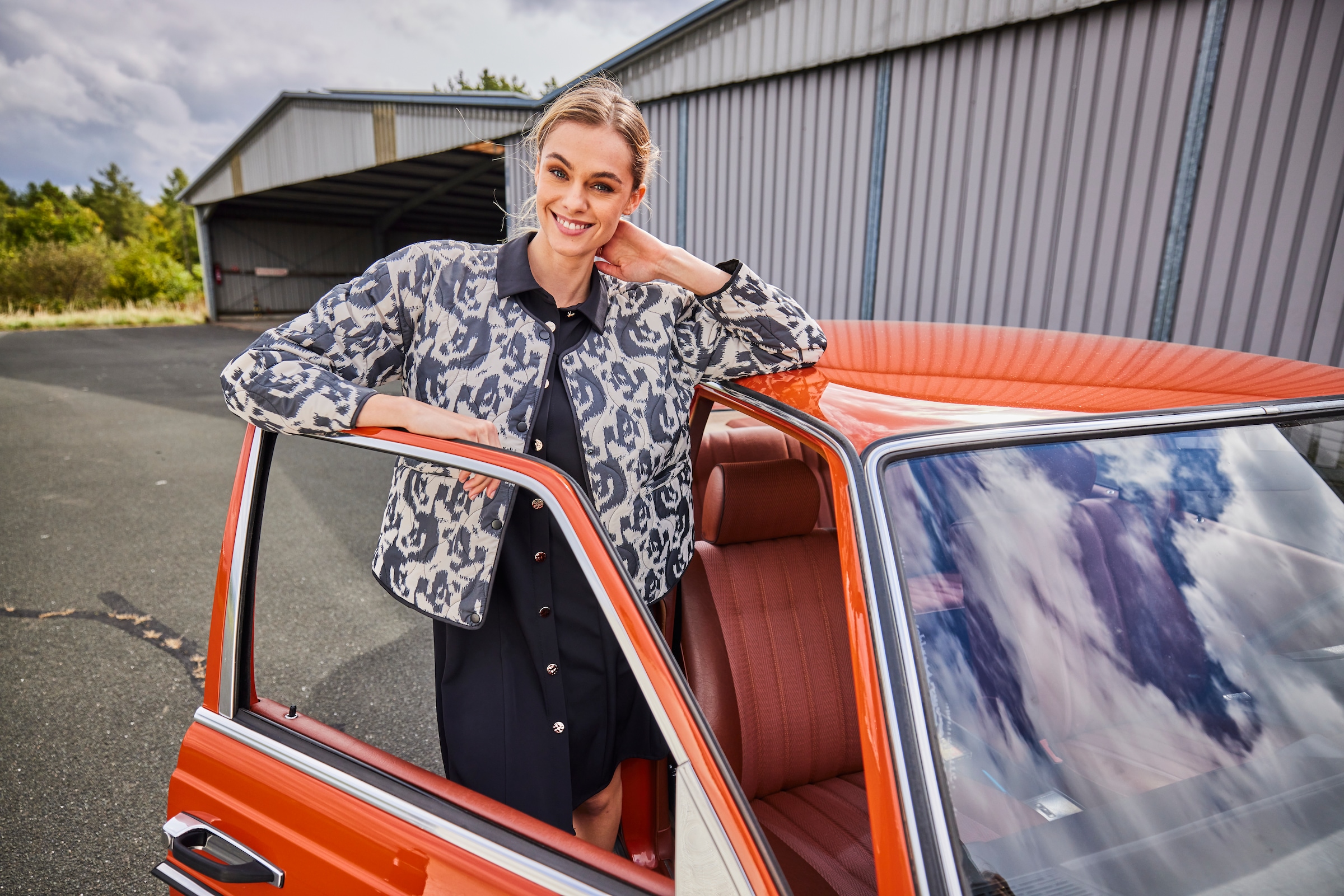 Aniston CASUAL Sommerkleid Faketaschen mit dekorativen, glänzenden Knöpfen zu schließen - NEUE KOLLEKTION