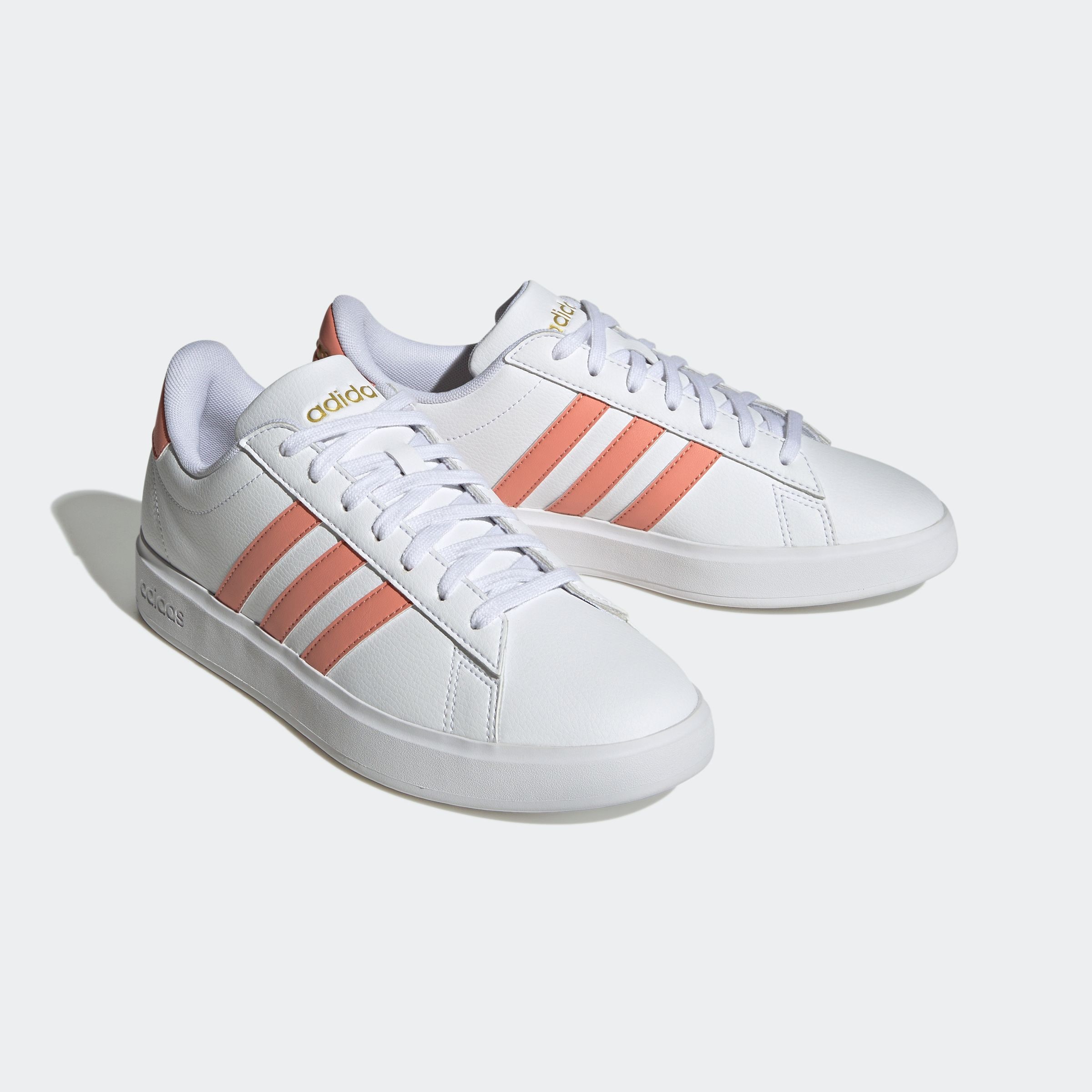 adidas Sportswear Sneaker »GRAND COURT CLOUDFOAM LIFESTYLE COURT COMFORT«, Design auf den Spuren des adidas Superstar