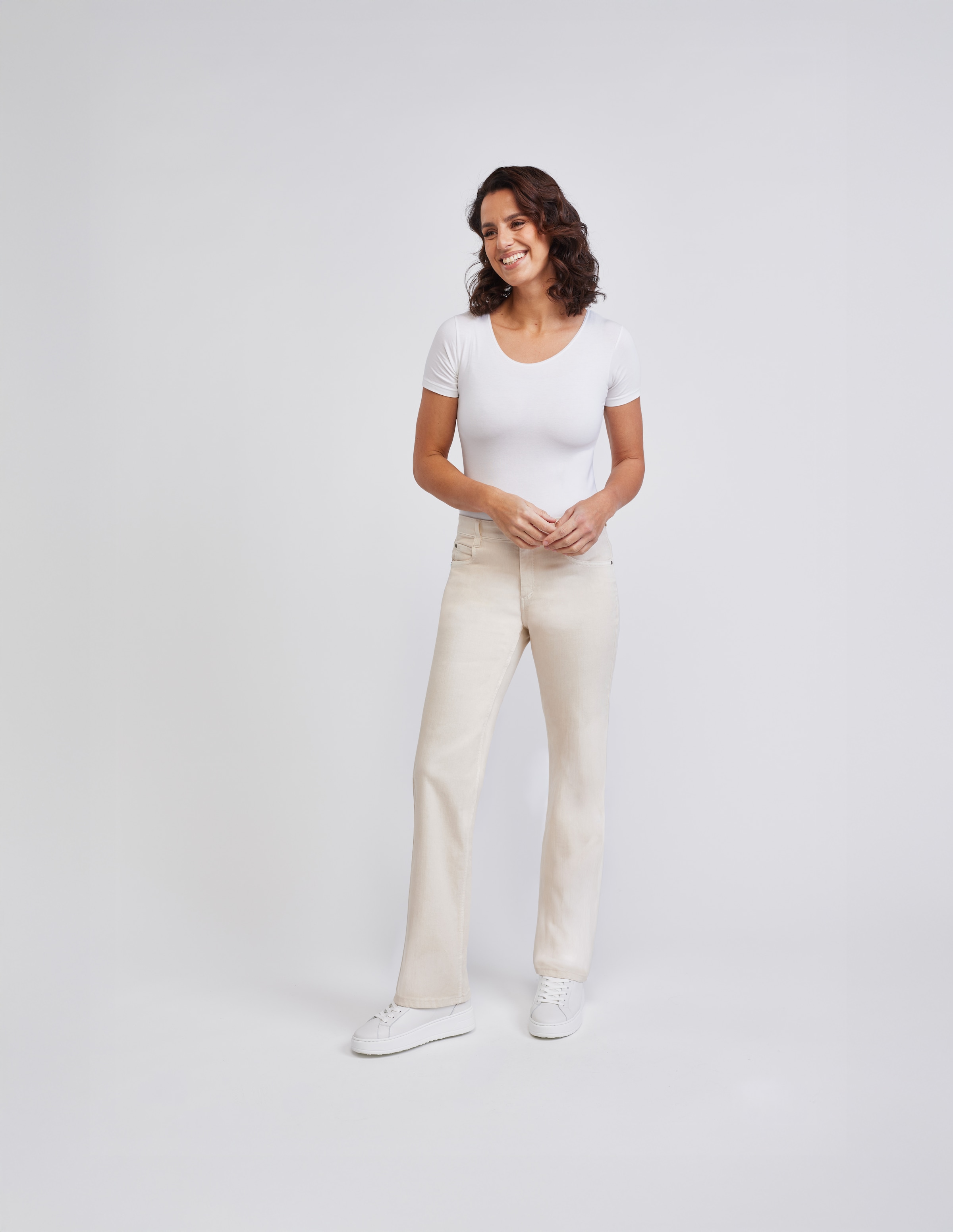 wonderjeans 5-Pocket-Jeans »Relaxed Straight« Cool, modern und vielseitig zu stylen