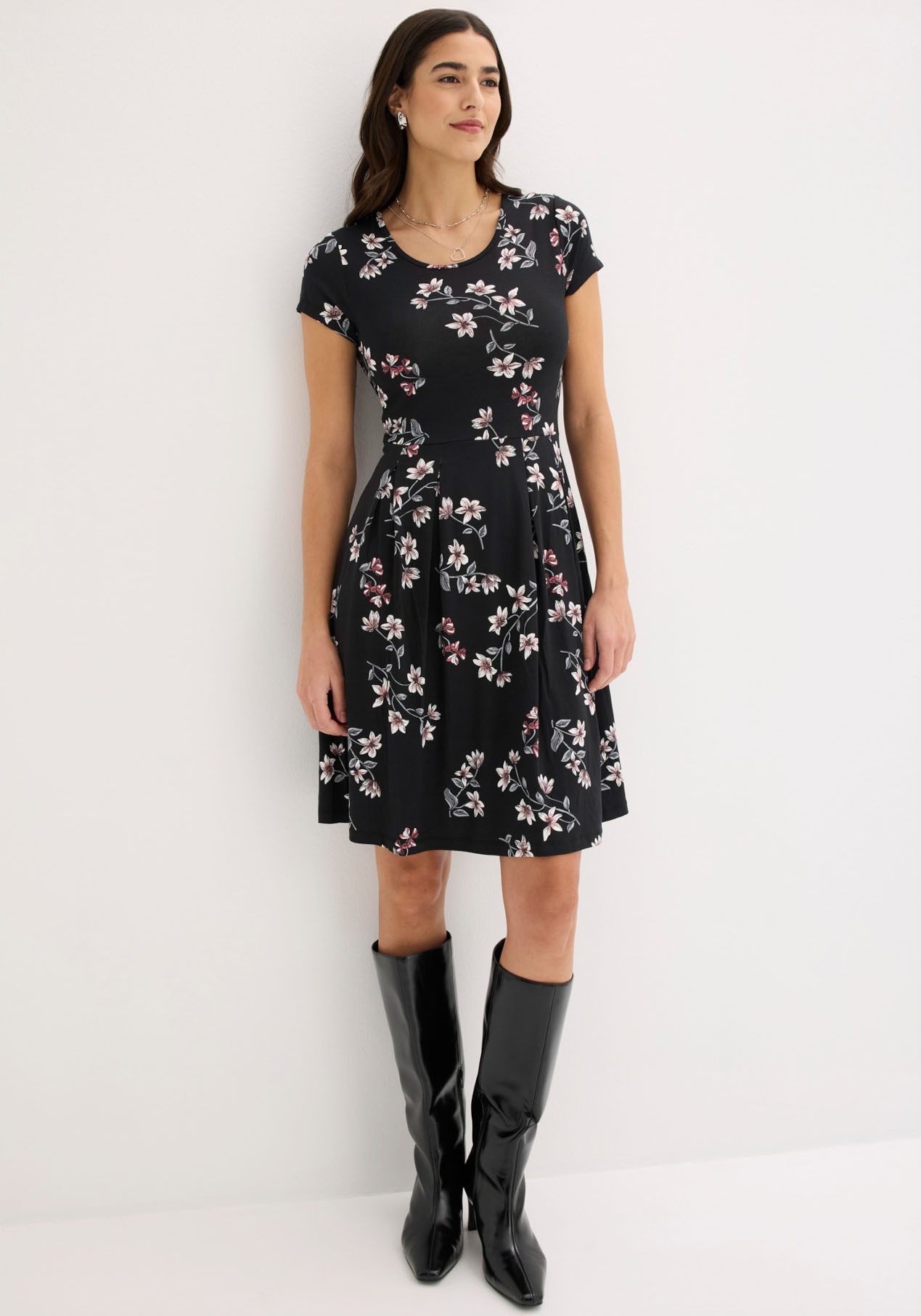 bonprix Jerseykleid »Jerseykleid aus Viskose-Mix« 1 tlg. für sommerliche Tage, aus Viskose-Mix, ausgestellte Passform
