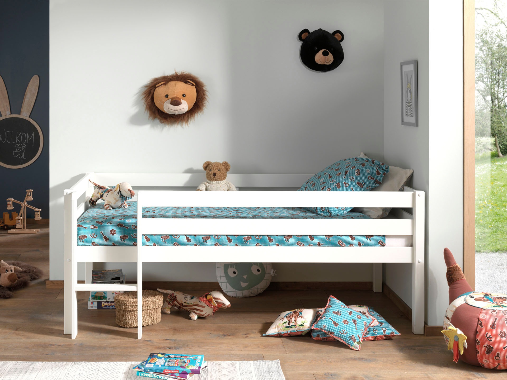 Vipack Spielbett »Pino, Kiefer massiv, Liegefläche 90/200, Made in Europe«, (inkl. Leiter, Absturzschutz, 2 Farben zur Auswahl), inkl. Rolllattenrost, wahlweise mit oder ohne Rutsche