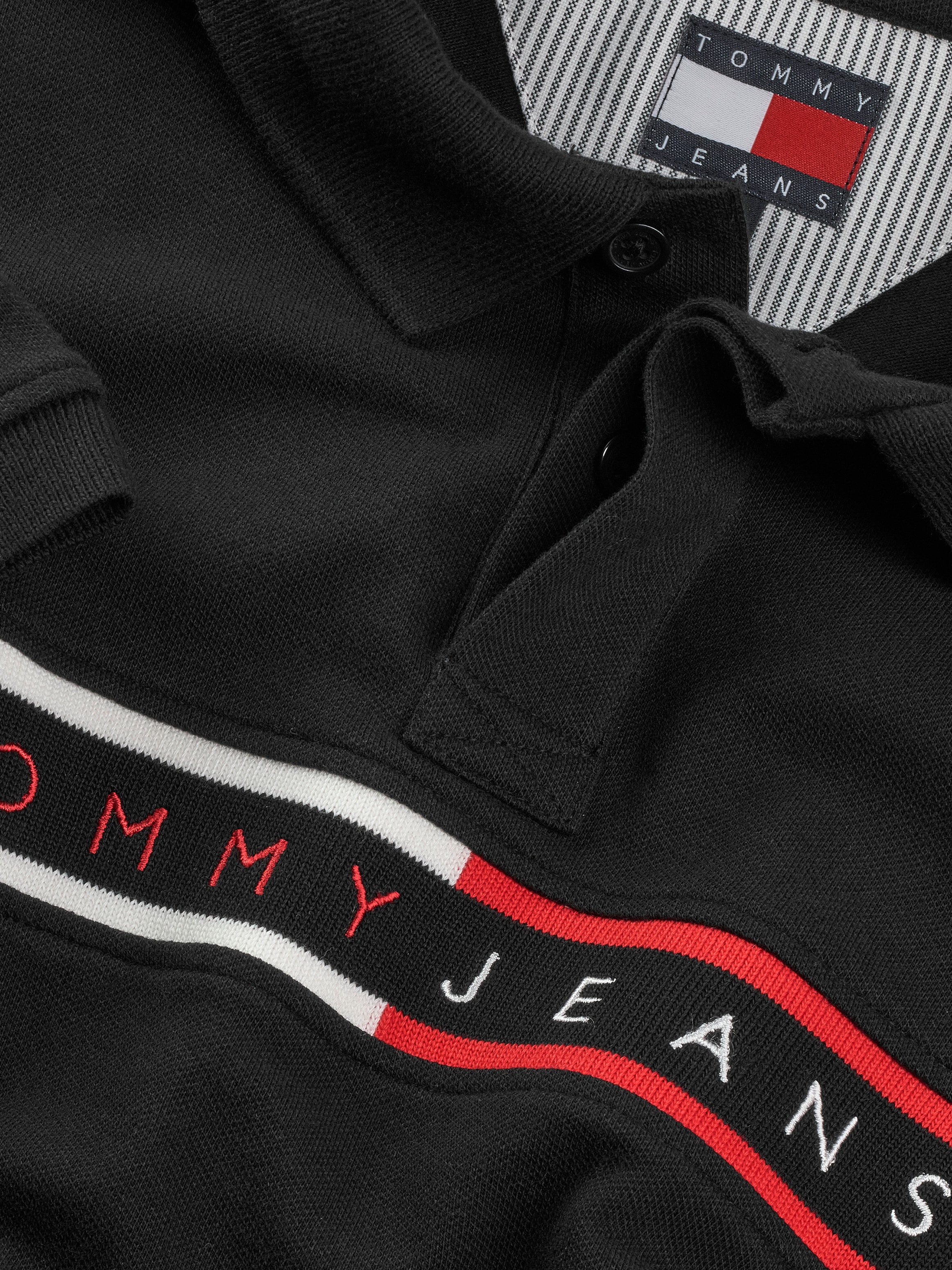 Tommy Jeans Poloshirt »TJM SLIM CHEST FLAG POLO«, Mit Rundhalsausschnitt