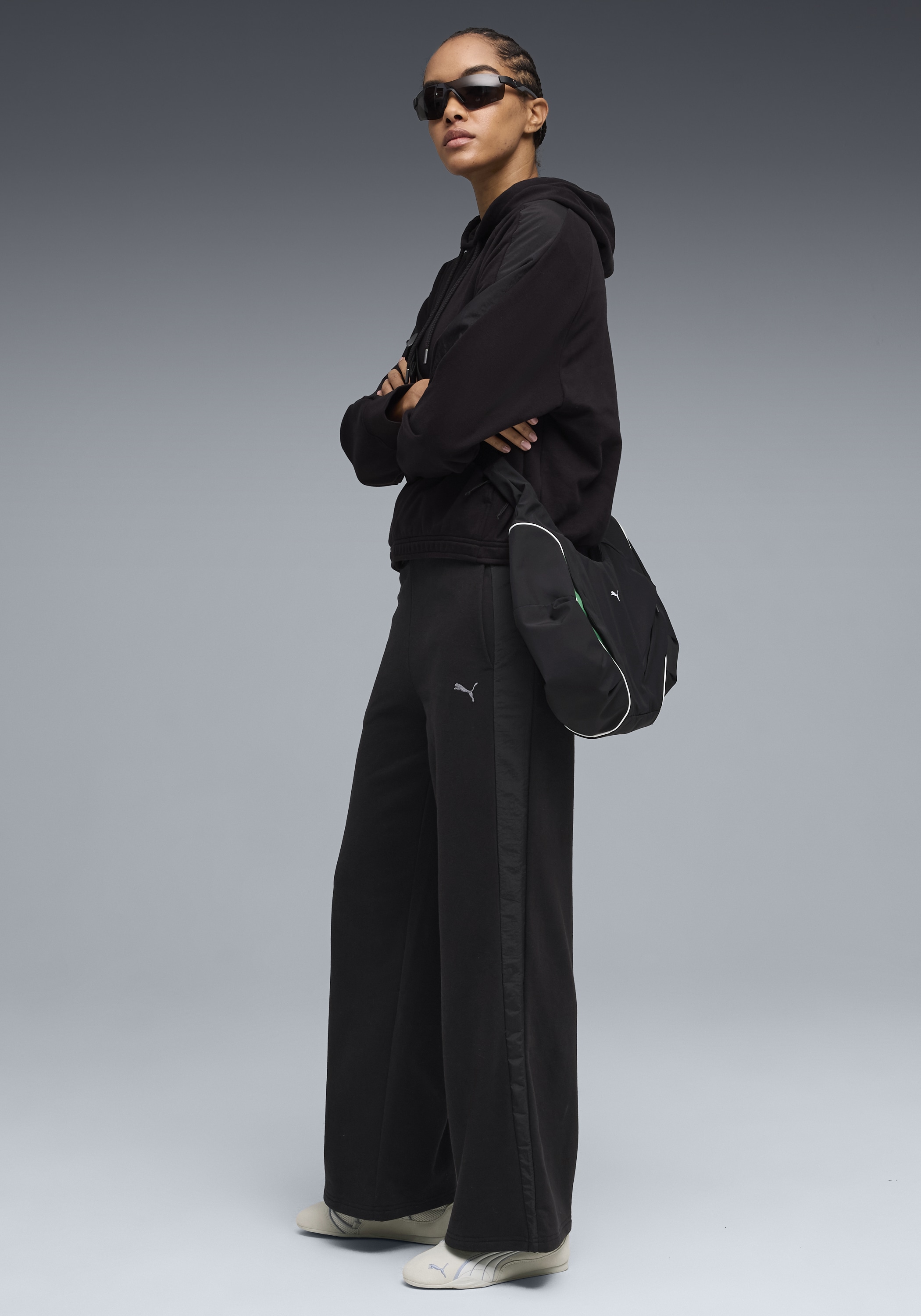 PUMA Trainingshose »HER COMFORT HIGH-WAIST WIDE LEG PANTS TR«  hoher Bund, weites Bein, mit Eingrifftaschen, sportlicher Stil