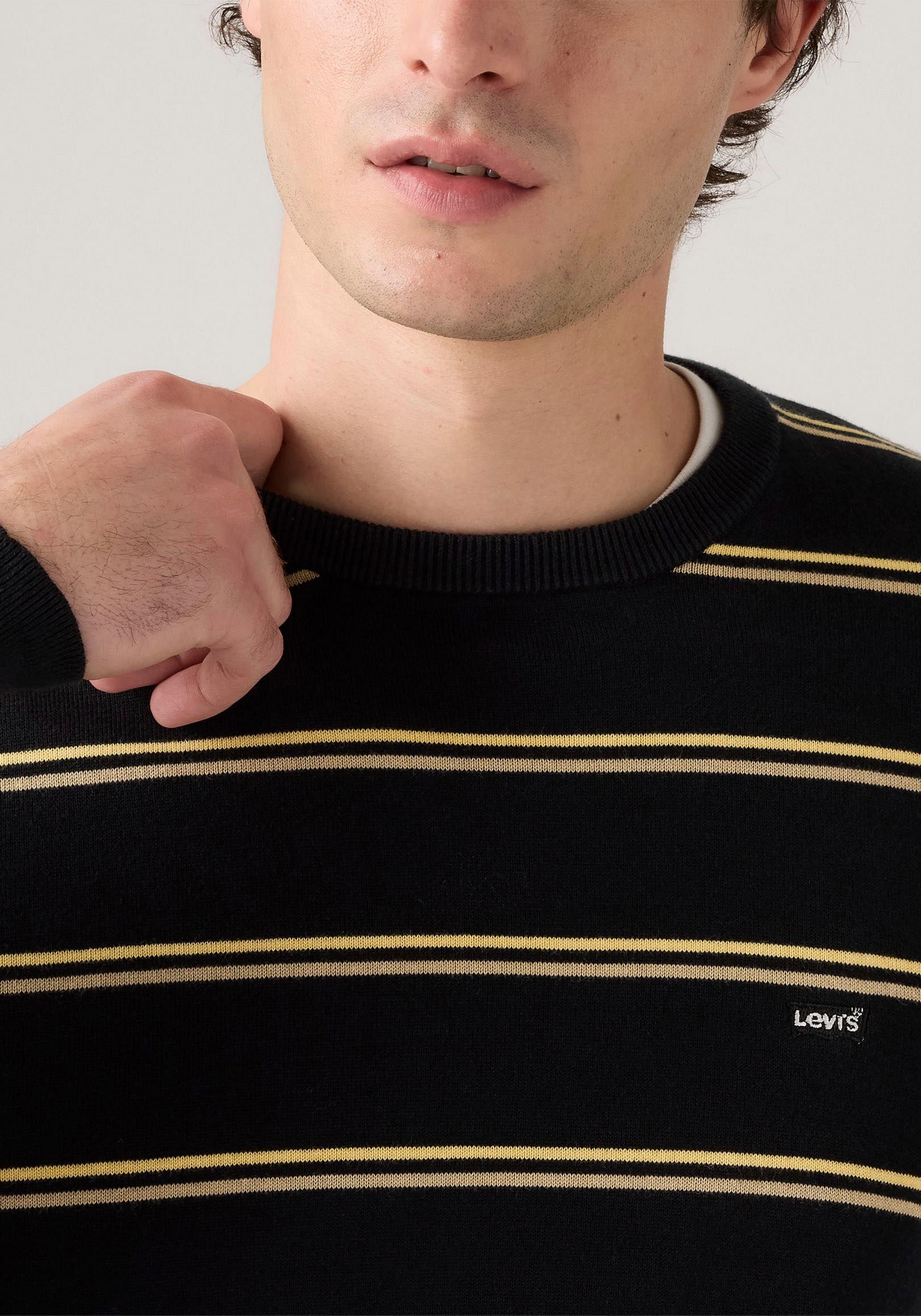 Levi's® Rundhalspullover, Formstabiler Feinstrick dank Elasthan