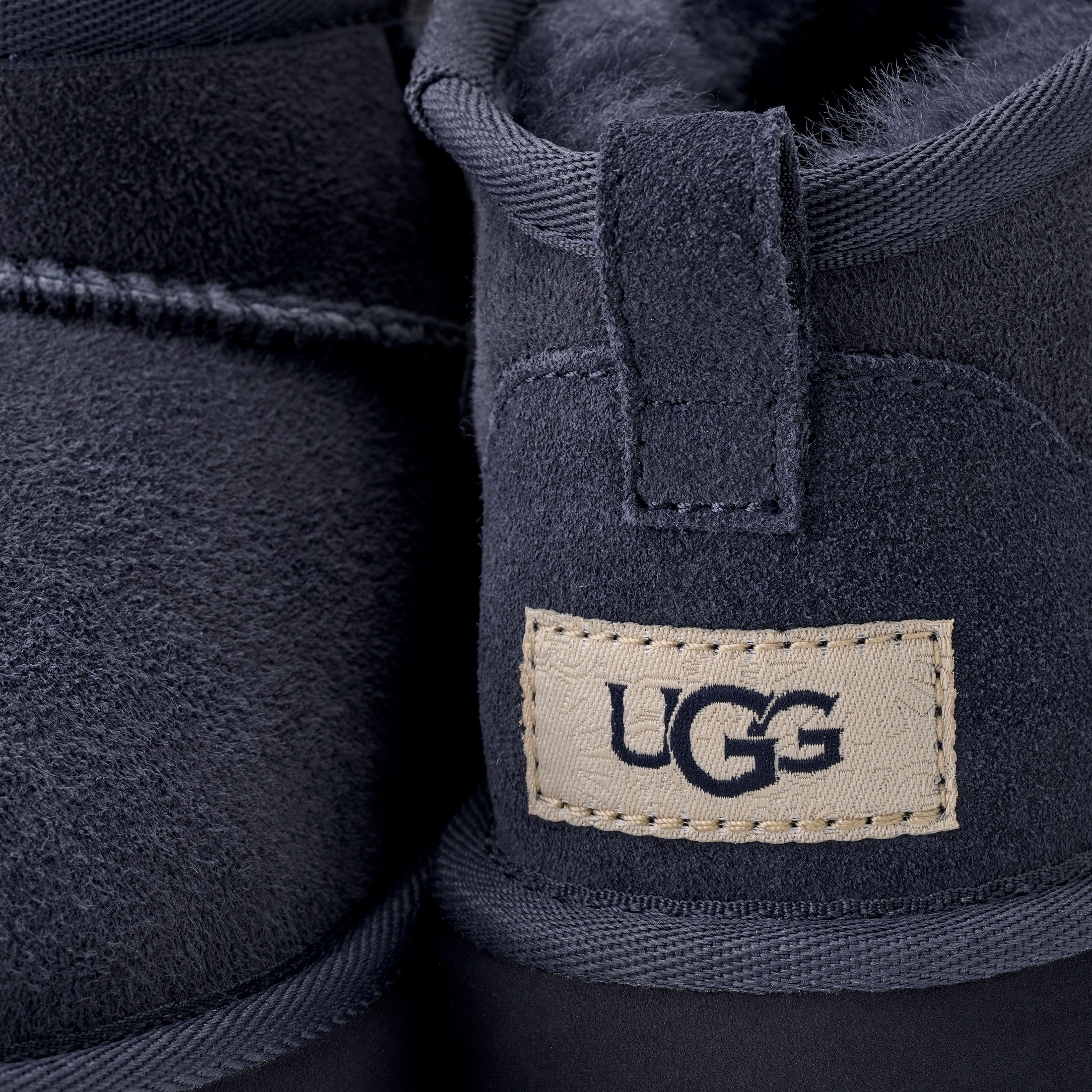 UGG Winterboots »UNISEX, Classic Ultra Mini«  , Schlupfstiefel, Winterstiefel, Boots mit Lammfellfutter