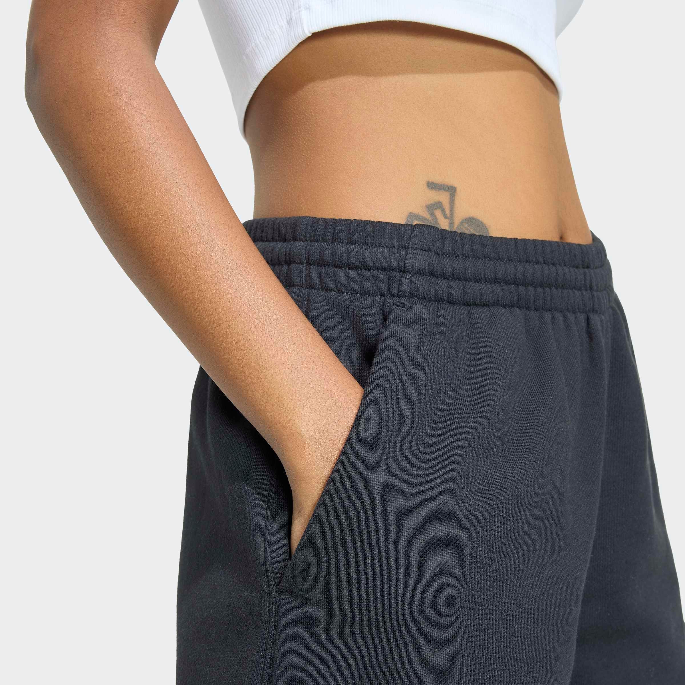 adidas Originals Shorts »ESSENTIALS FRENCH TERRY«  mit lockerer Passform, aus Baumwolle