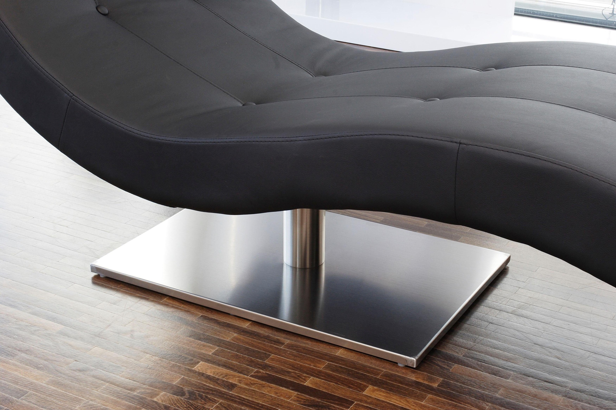 SalesFever Relaxsessel »Komfortabler Relaxsessel«, mit Nackenkissen, Relaxliege mit modernem Metallfuß