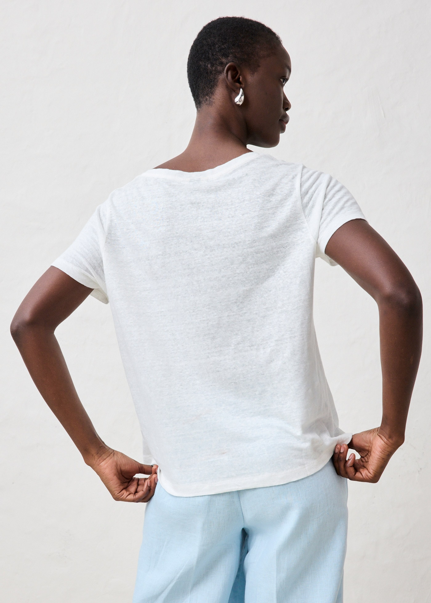 bonprix T-Shirt »Shirt aus reinem Leinen« figurumspielende Passform, Kurzarm, V-Ausschnitt, aus Leinen