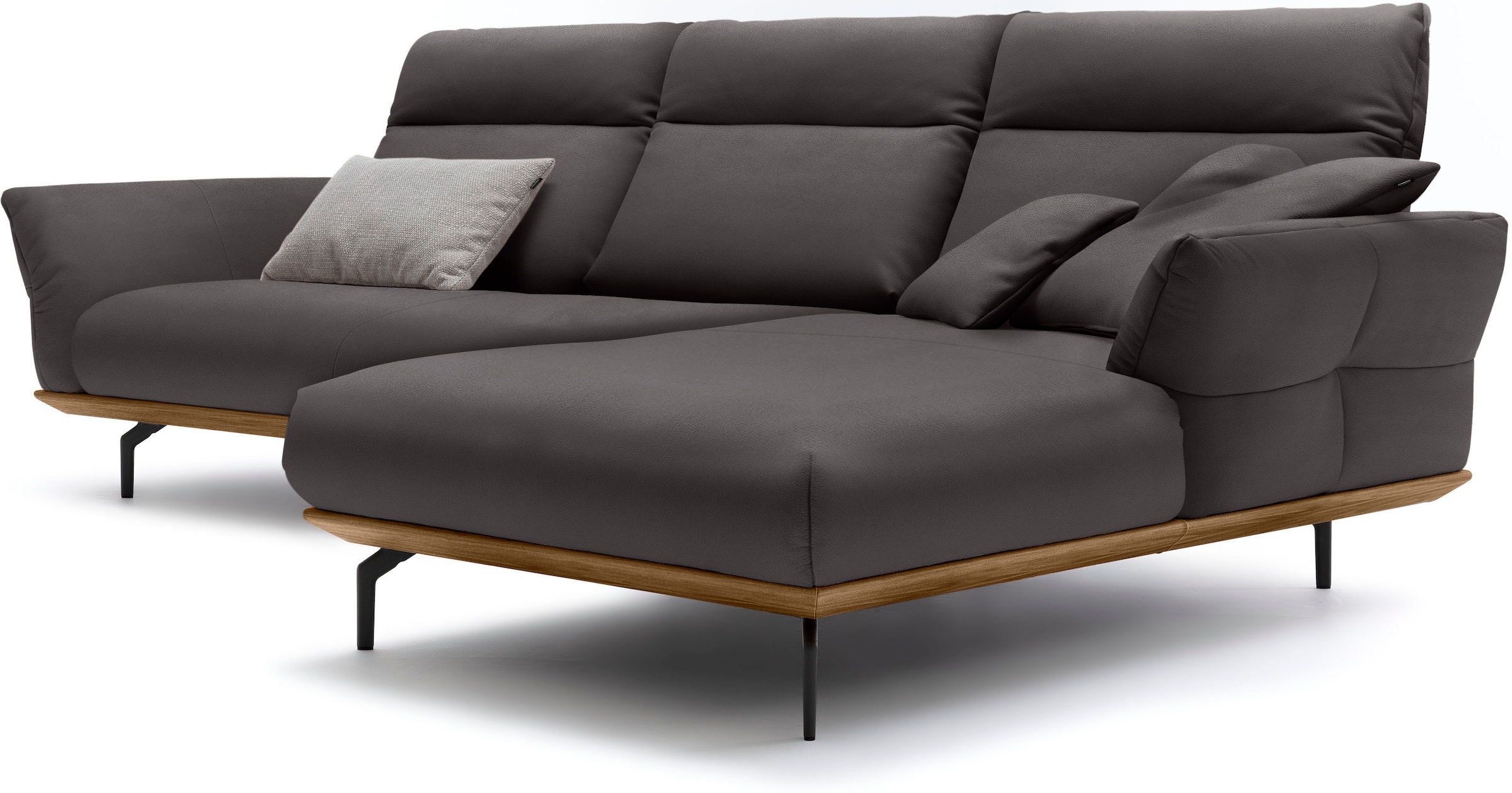 Creation BY ROLF BENZ Ecksofa »CR.460«, Sockel in Nussbaum, Winkelfüße in Umbragrau, Breite 318 cm