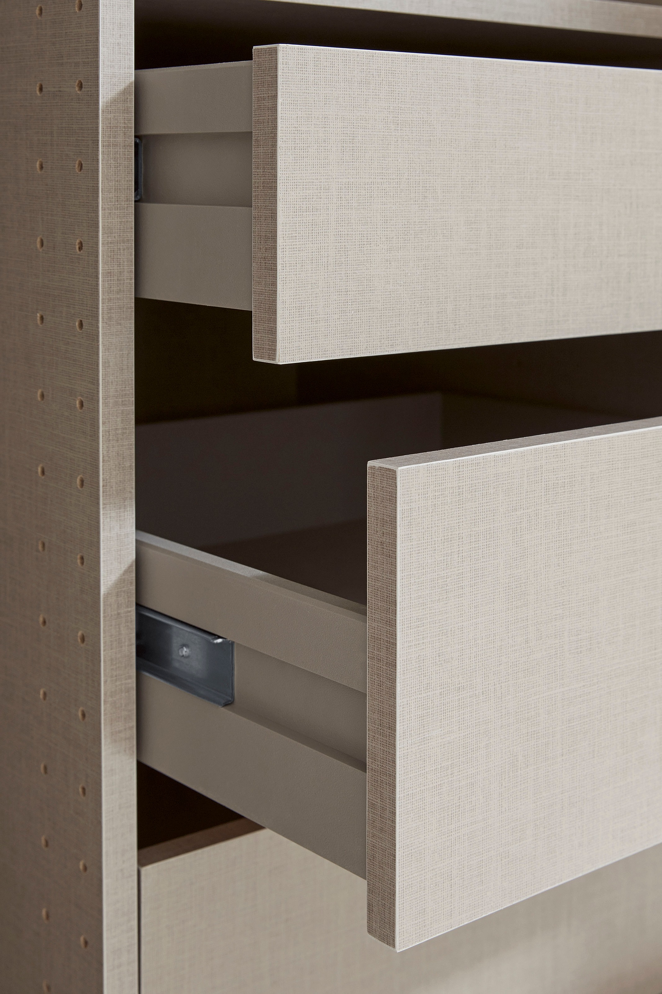 rauch Drehtürenschrank »Kleiderschrank Schrank Garderobe TOPSELLER OTELI inkl. Inneneinteilung«, mit zusätzlichen Einlegeböden, optional mit Spiegel MADE IN GERMANY