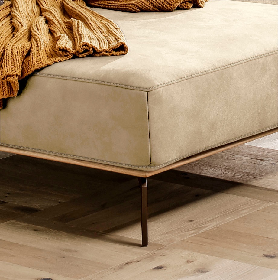 W.SCHILLIG Ecksofa »run, Designsofa mit tollem Sitzkomfort, bequem, L-Form«, mit Holzsockel, Füße in Bronze pulverbeschichtet, Breite 319 cm