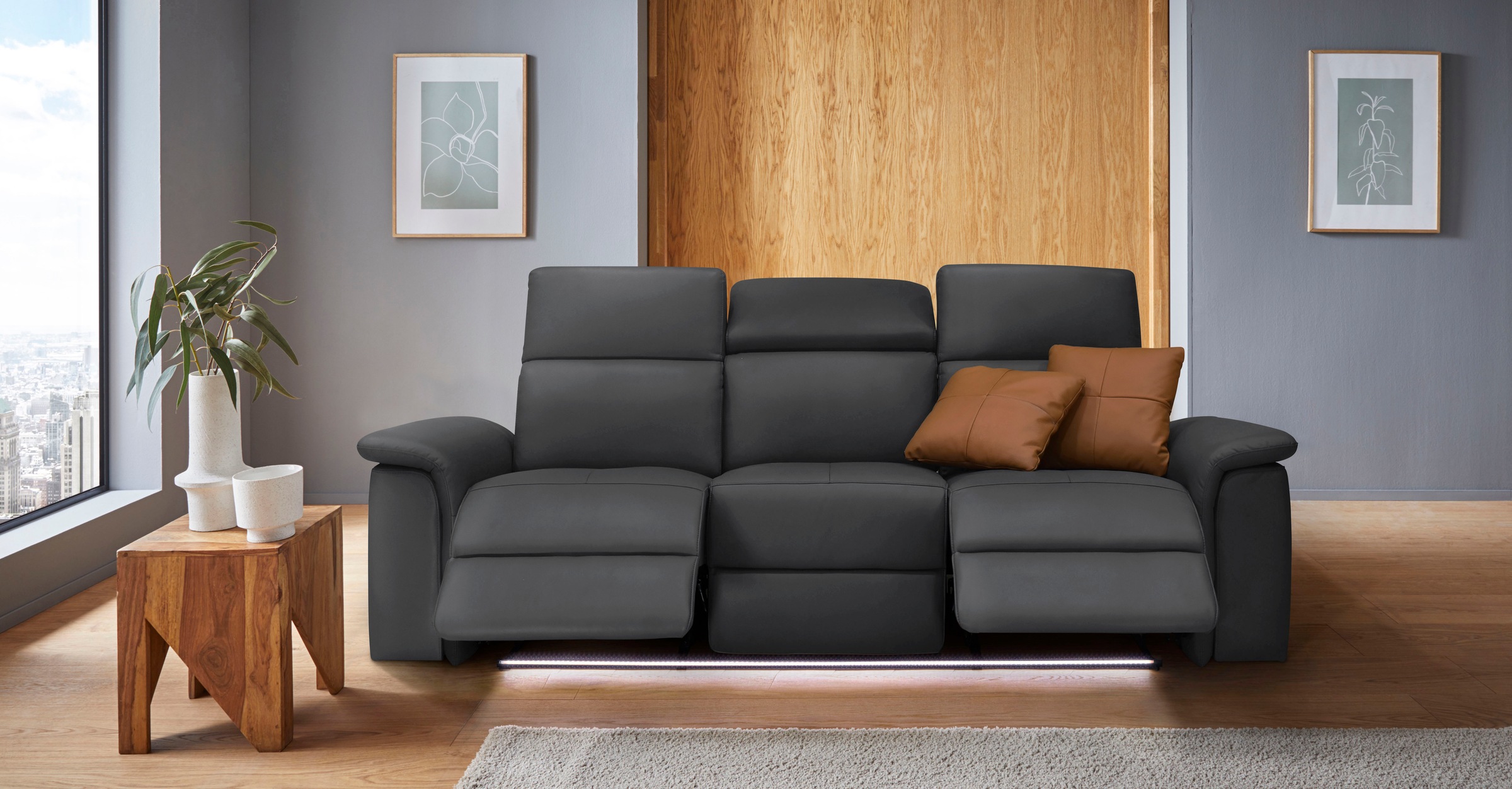Places of Style 3-Sitzer »Pareli 229cm, manuelle u. elektr. Relaxfunktion in 2 Sitzen«, USB, KT-Verstellung, LED Beleuchtung, in Echtleder, Kunstleder, Web