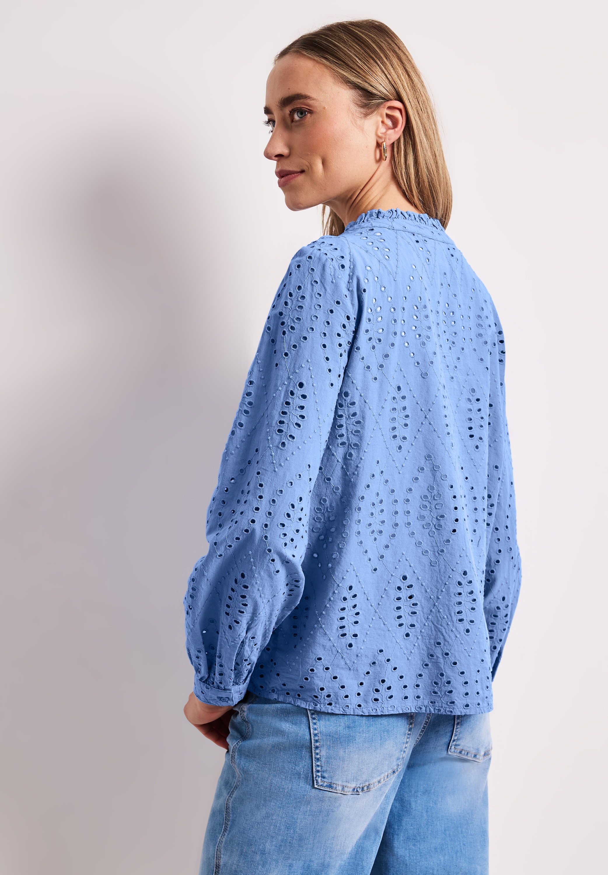 STREET ONE Langarmbluse Sommerbluse mit Split Neck und Rüschen-Details