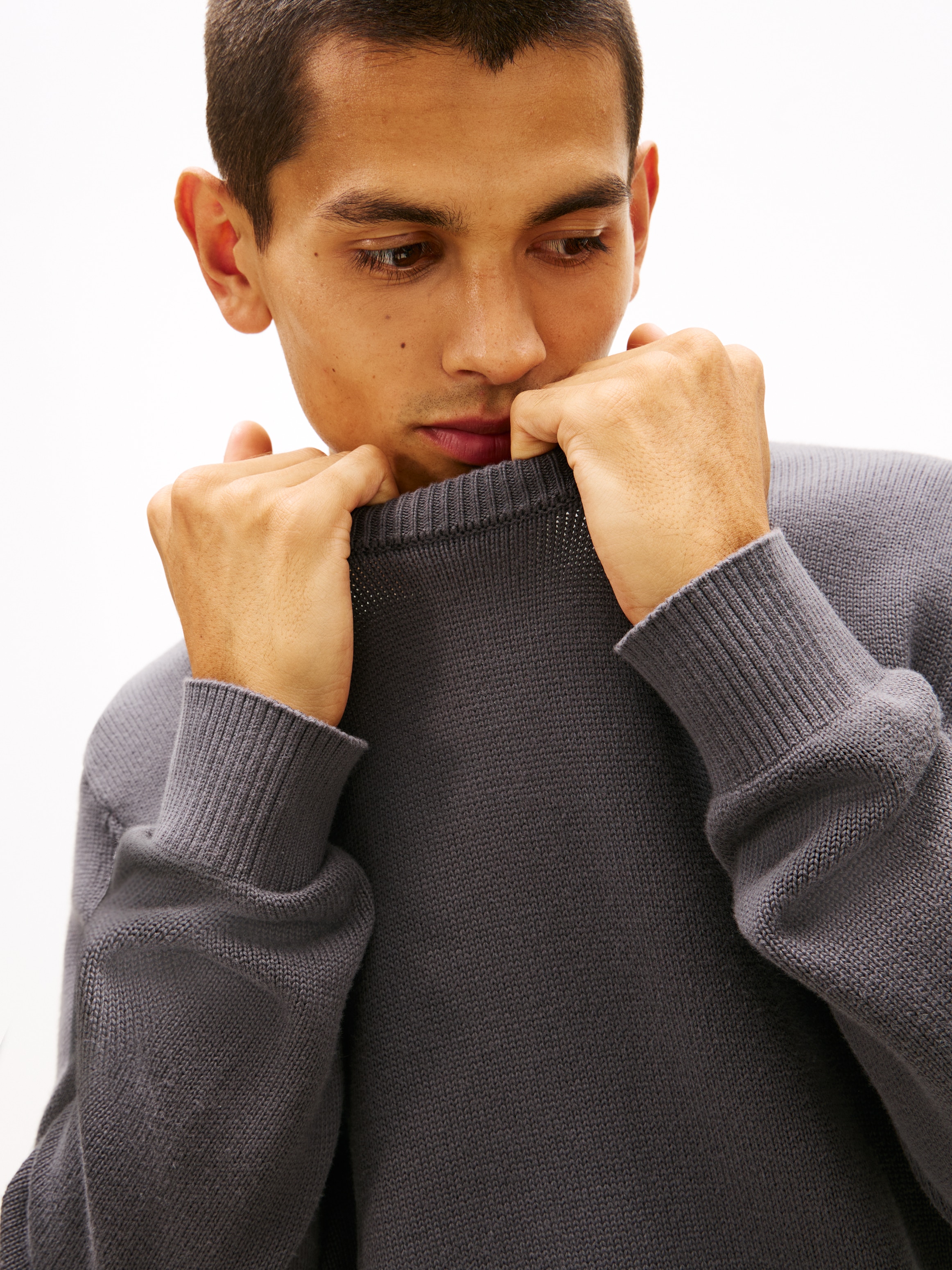 Tommy Jeans Rundhalspullover Slim fit mit Rundhalsausschnitt