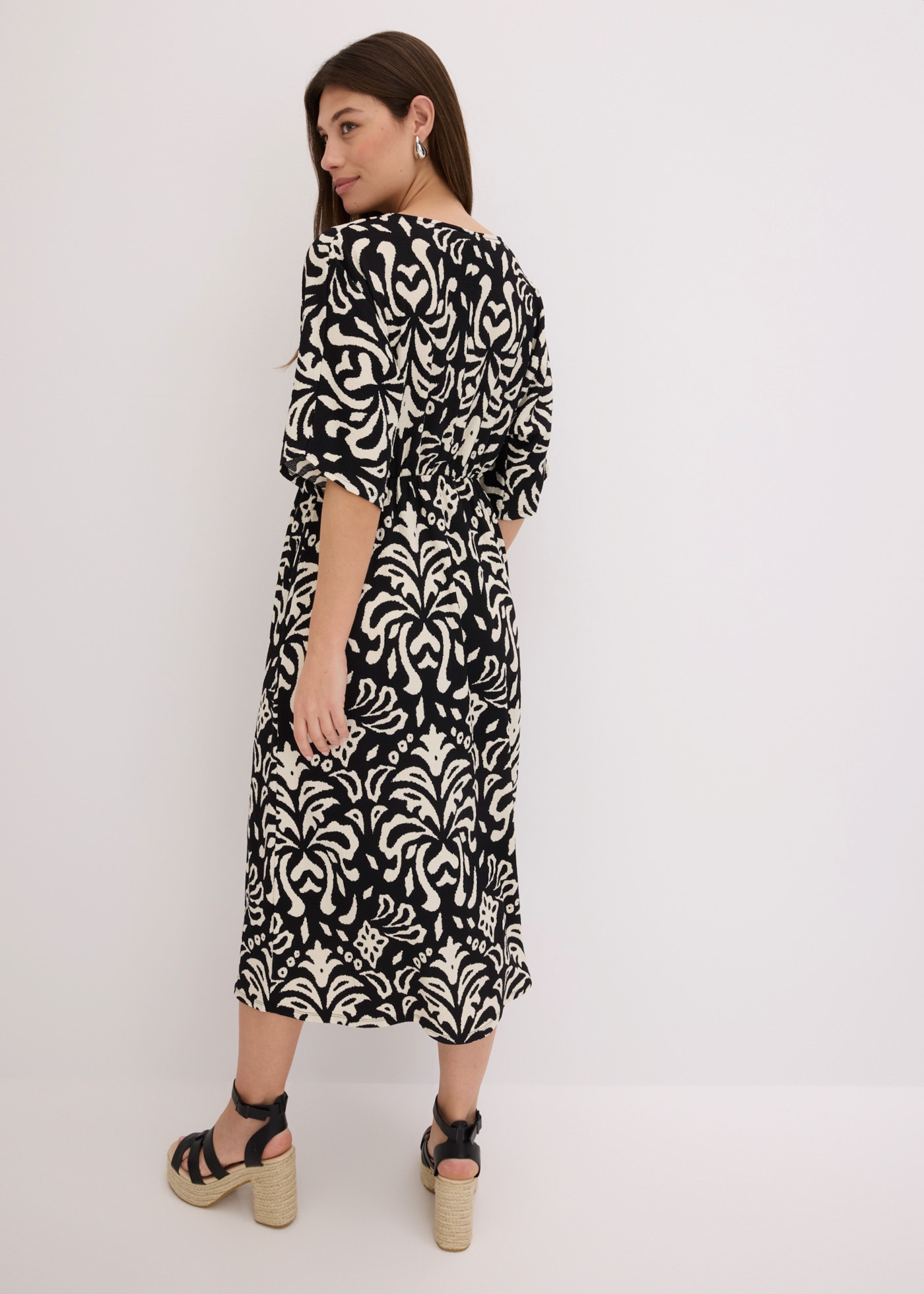 bonprix Jerseykleid eleganter Stil, tiefer V-Ausschnitt, mit modischem Druck