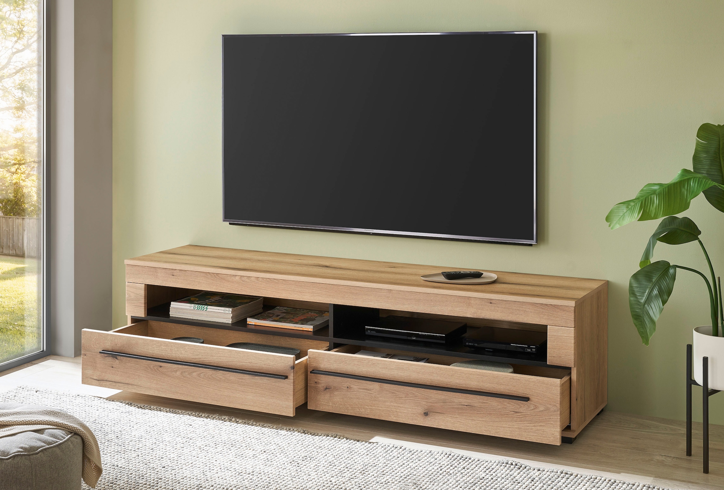 INOSIGN Lowboard »modernes TV-Unterteil, Kommode in Eiche Evoke oder weiß«, schwarze Stangengriffe, ausreichend Stauraum, vielseitig einsetzbar