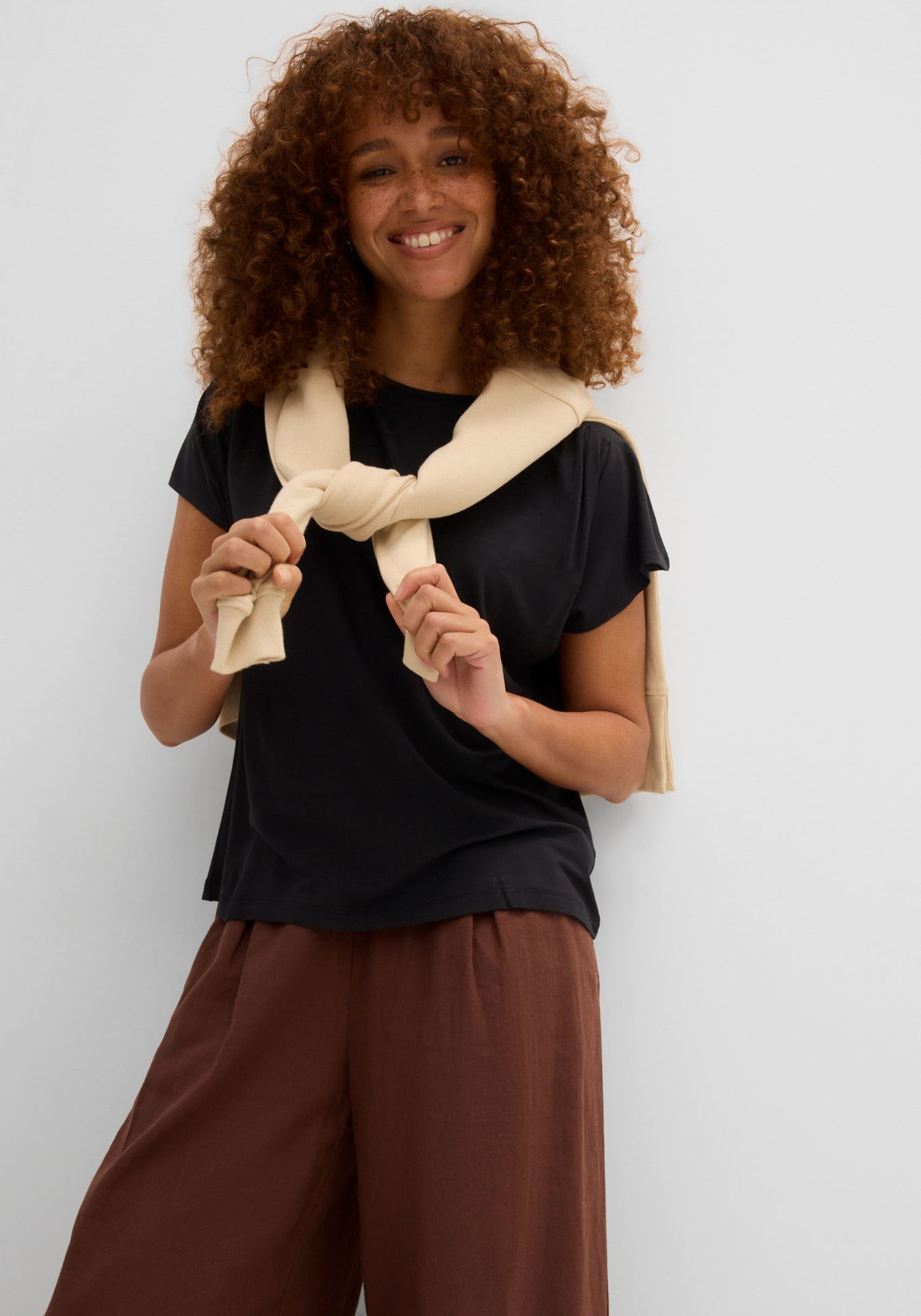 bonprix T-Shirt Oversize-Passform, Kurzarm, mit Raffung an der Schulter