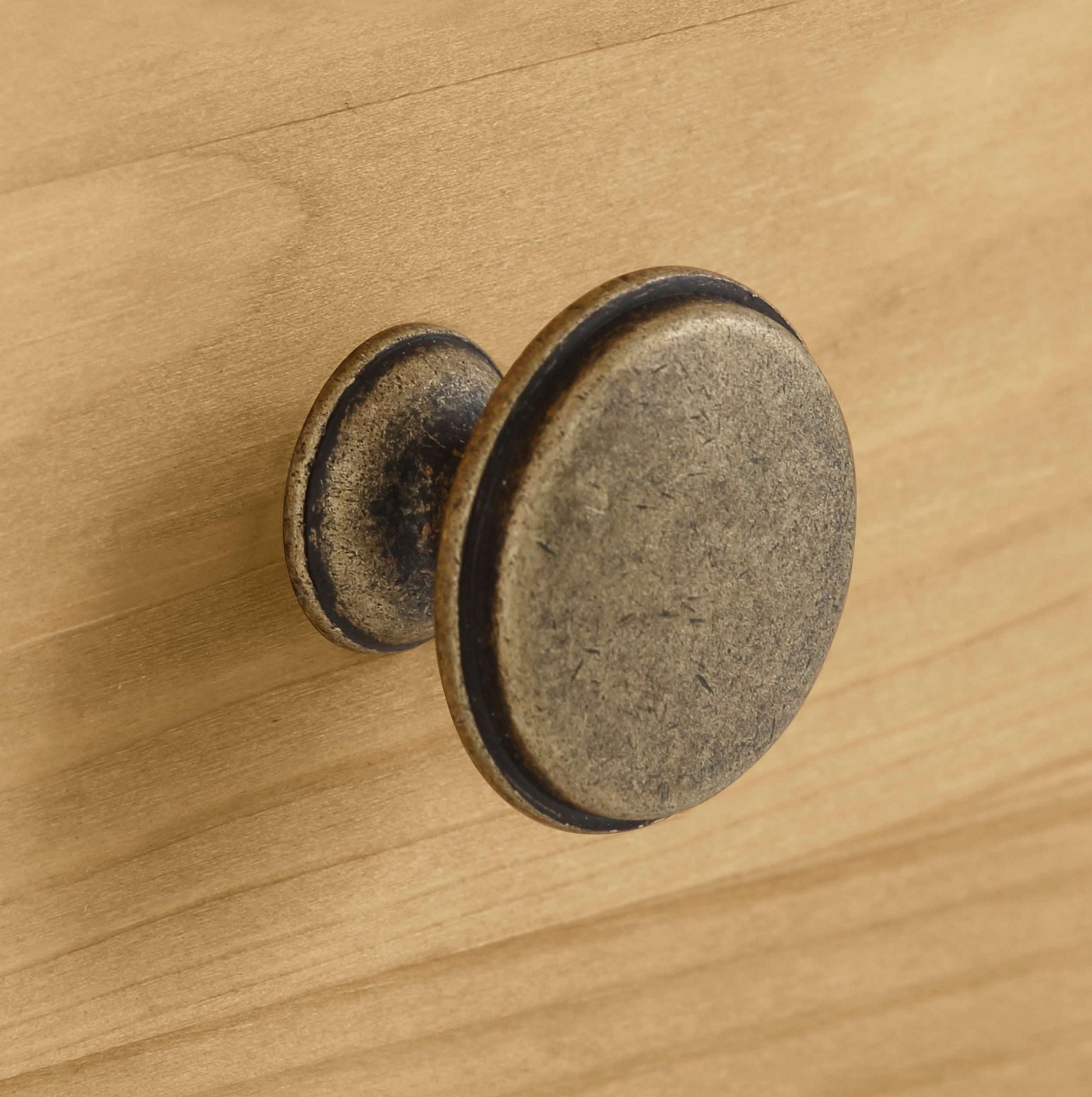 Home affaire Nachtkommode »Rauna, Landhausstil, edles Design mit Lamellen und Kassetten, 2 Farben«, (B/H/T 56/69/39cm), FSC® zertifiziertes Kieferholz, massive Qualität mit viel Stauraum