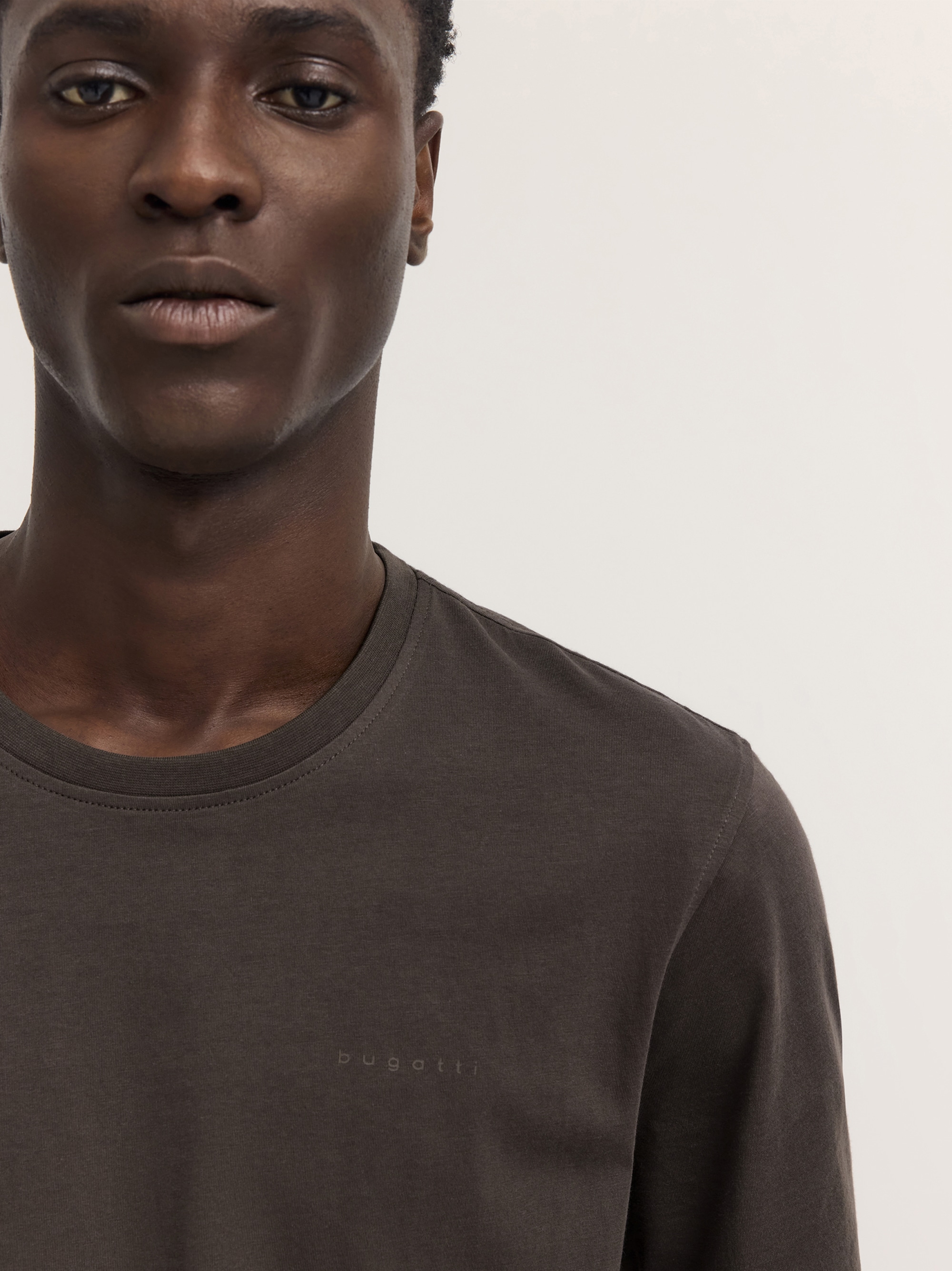 bugatti T-Shirt »Modern Fit« Modern Fit Baumwolle Brustprint