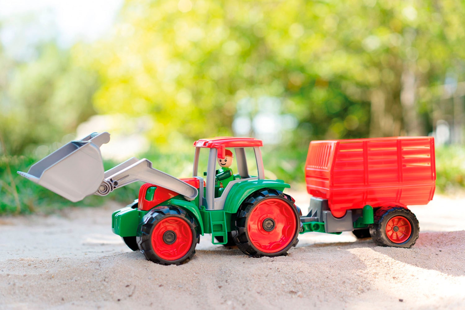 Lena® Spielzeug-Traktor »Truxx Traktor« mit Heuanhänger; inkl. Spielfigur; Made in Europe