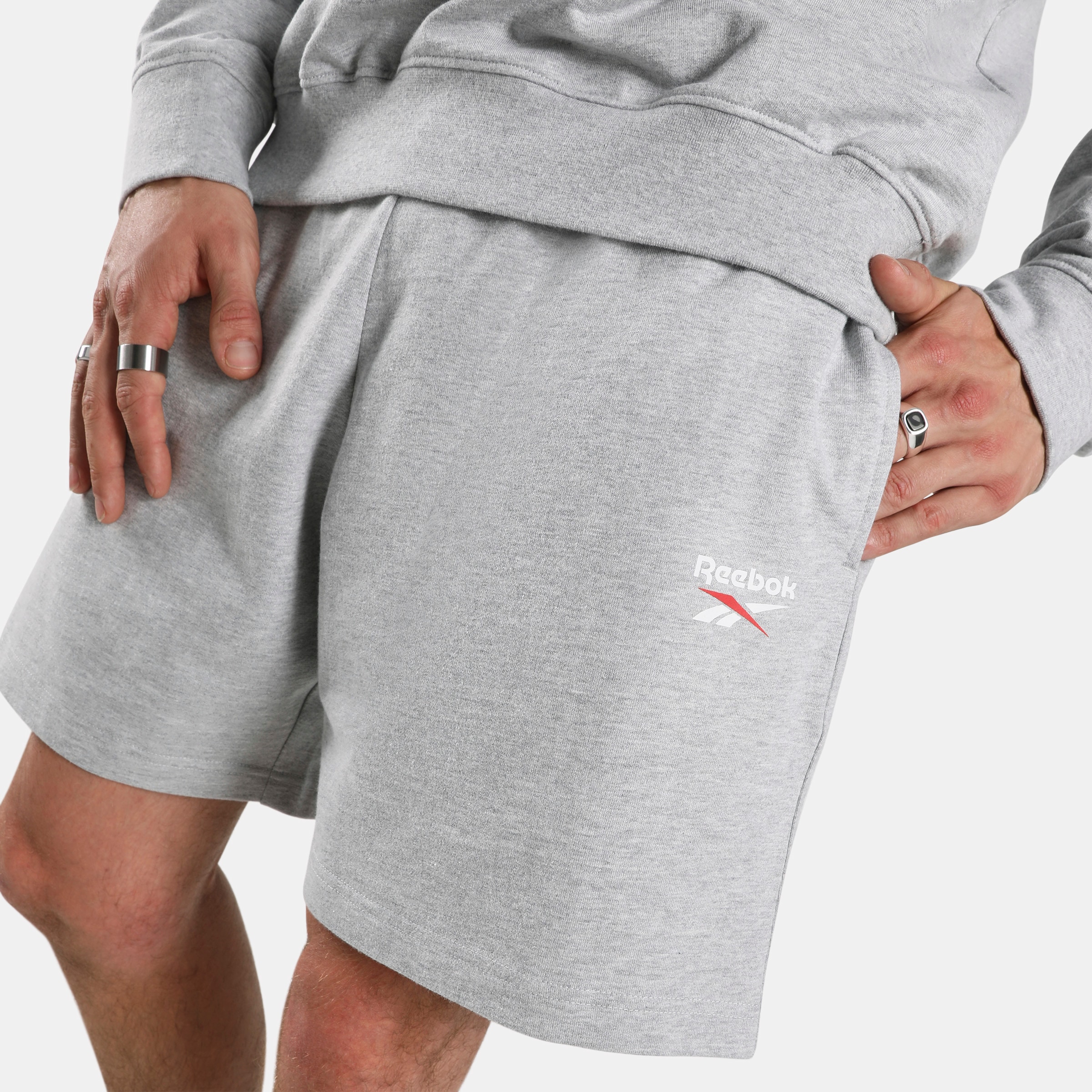 Reebok Sweatshorts »ID SMALL LOGO SHORTS«  sportlicher Stil