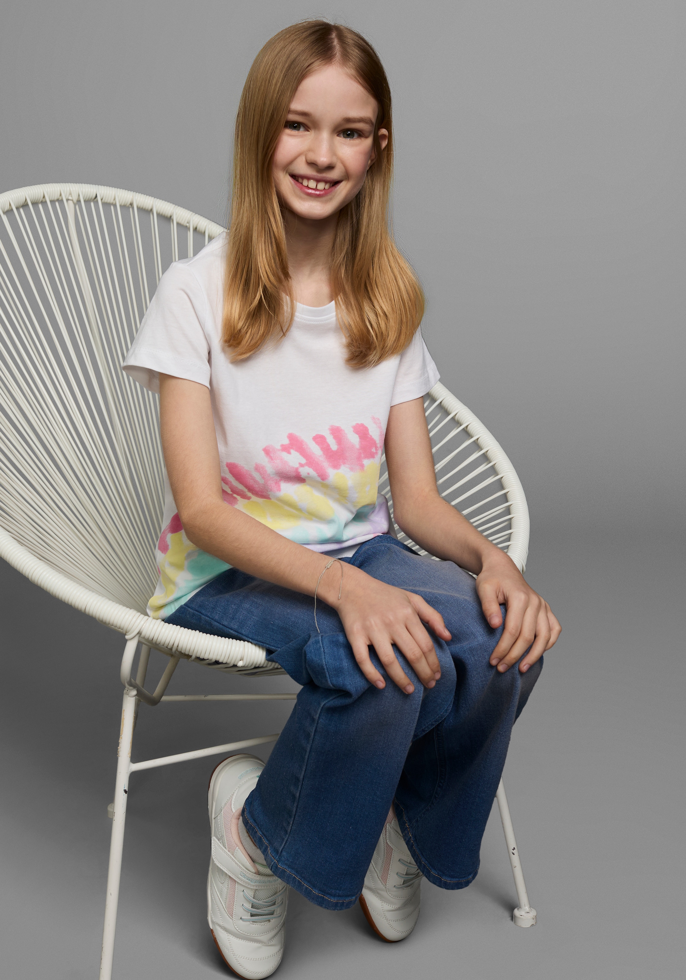 KIDSWORLD T-Shirt »Mit Regenbogen-Print«, Kurzarm, hüftlang geschnitten, bedruckt, Rundhals-Ausschnitt