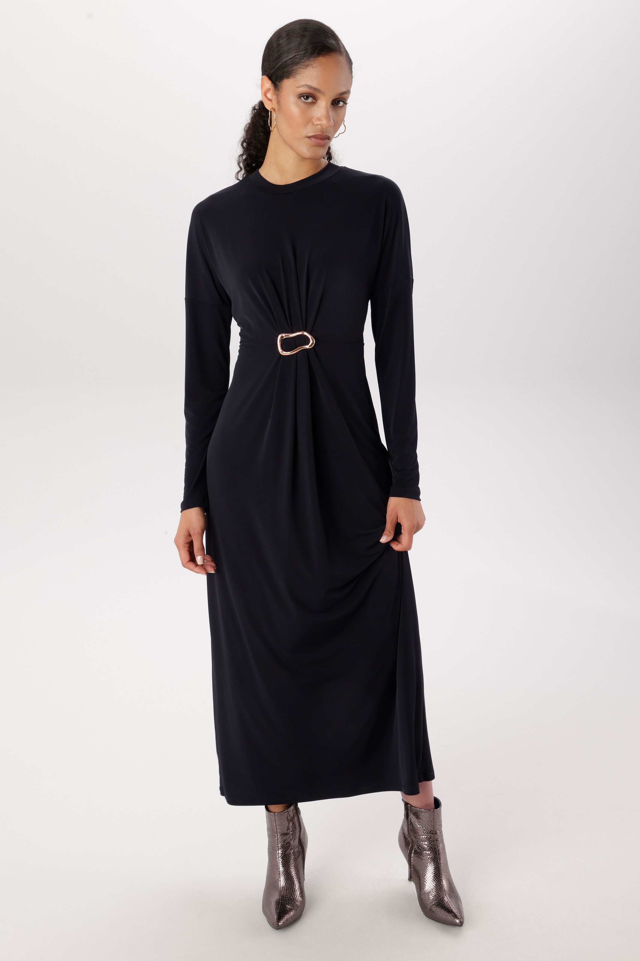 Aniston SELECTED Maxikleid schmeichelnde Raffung mit dekorativer Brosche - NEUE KOLLEKTION