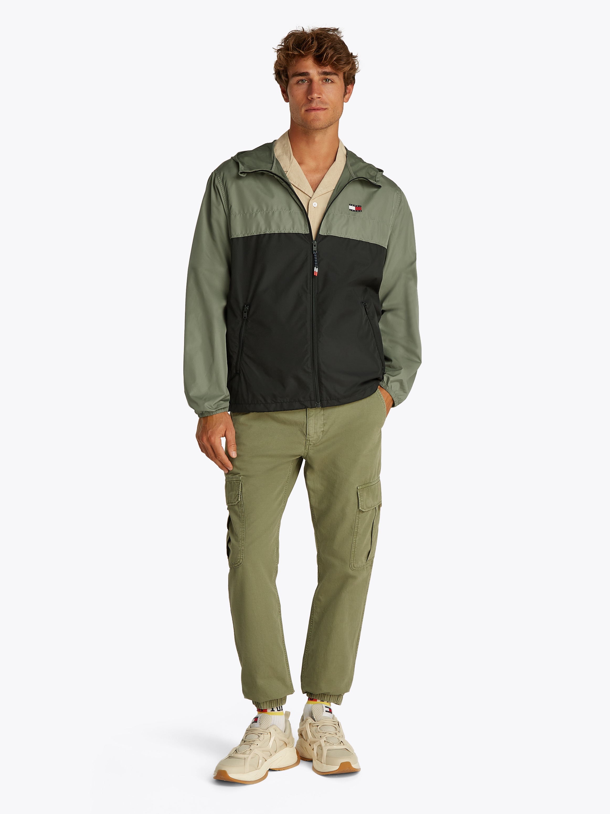 Tommy Jeans Outdoorjacke »TJM LW CHICAGO JACKET«, mit Kapuze, mit Logoprägung