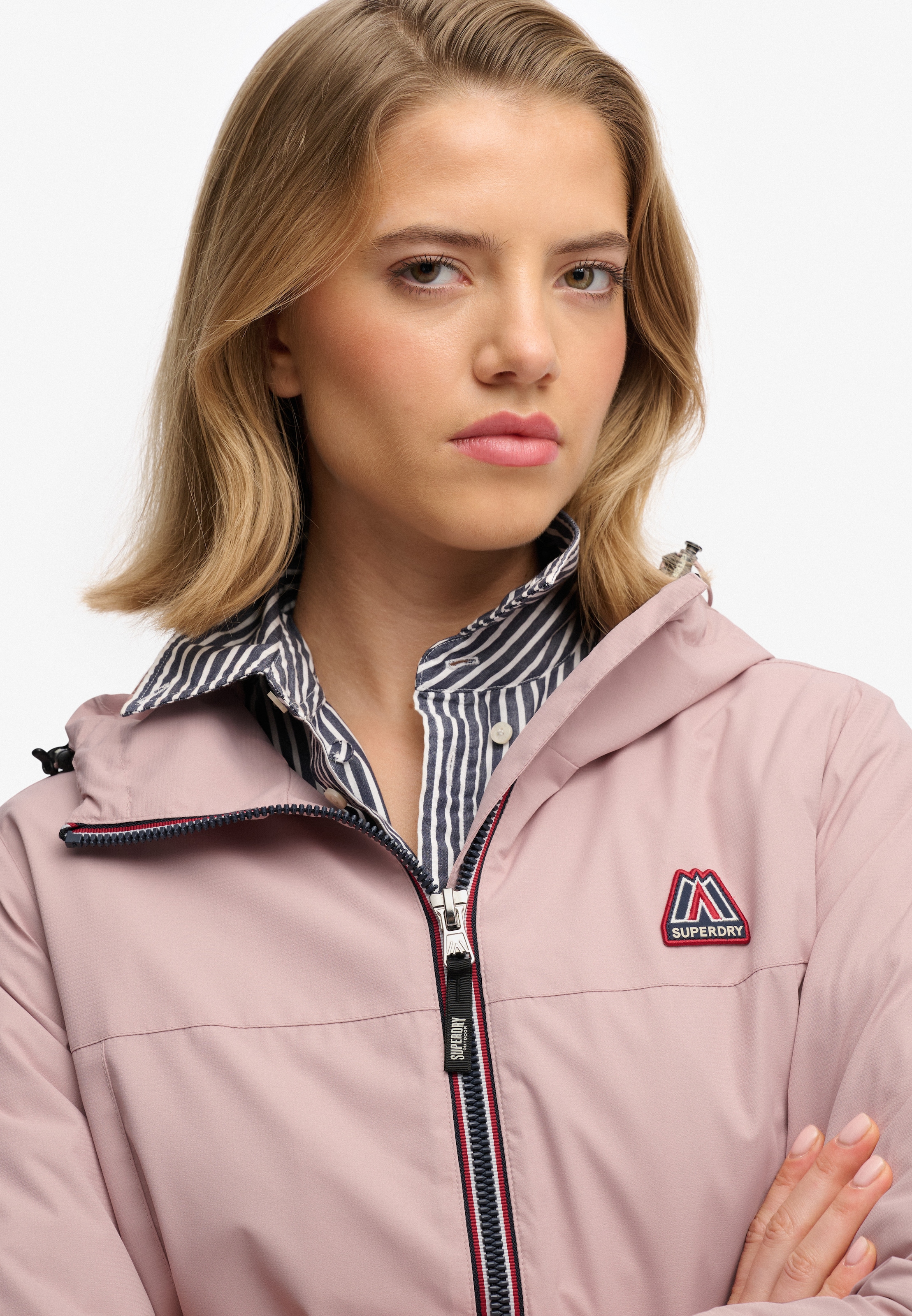 Superdry Outdoorjacke »ESSENTIAL TRI WINDBREAKER JKT« mit Kapuze