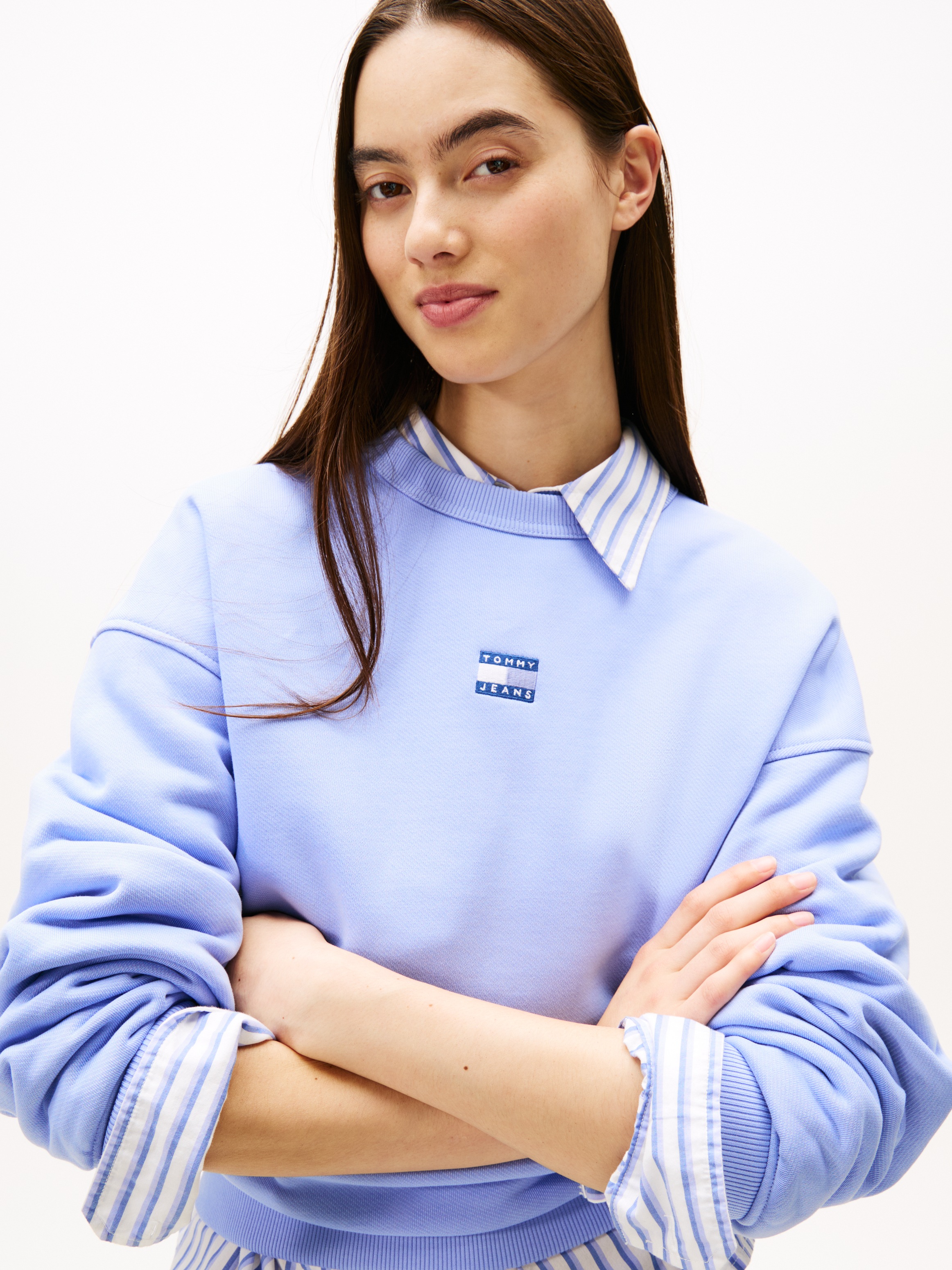 Tommy Jeans Sweatshirt »Sweatshirt TJW BXY BADGE«, mit Dropshoulder-Design und Frontlogo