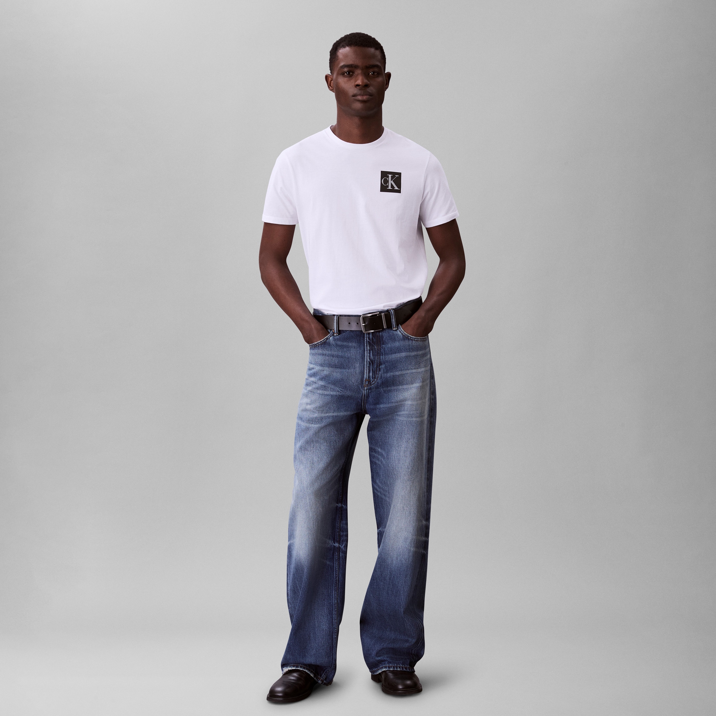 Calvin Klein Jeans T-Shirt »SS GRDNT MNGRM E LG«, Mit Rundhalsausschnitt
