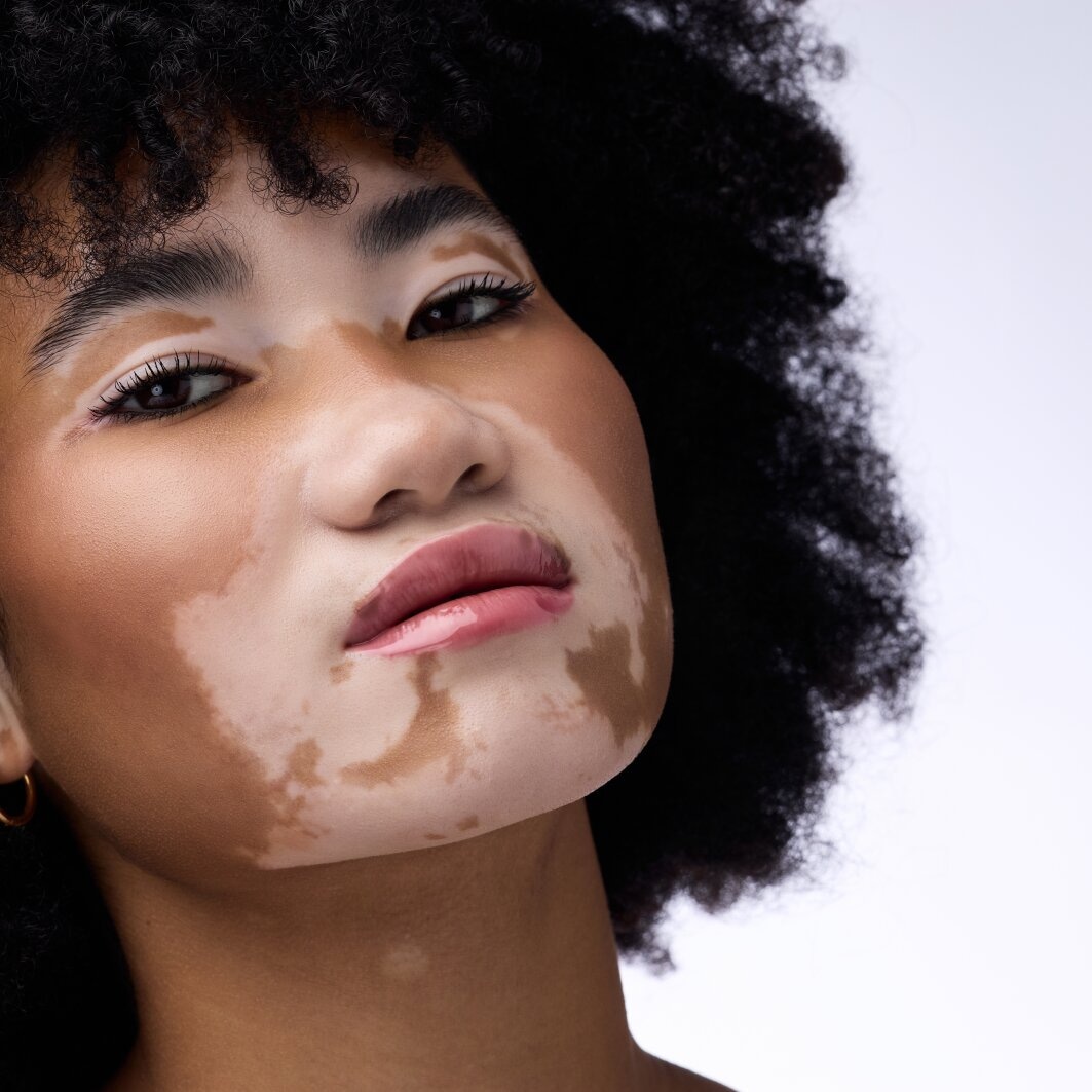 Catrice Lippenbalsam »Butter Drippin' Glossy Lip Balm« Dezenter Farbakzent, geschmeidig, hochglänzend, spendet Feuchtigkeit.