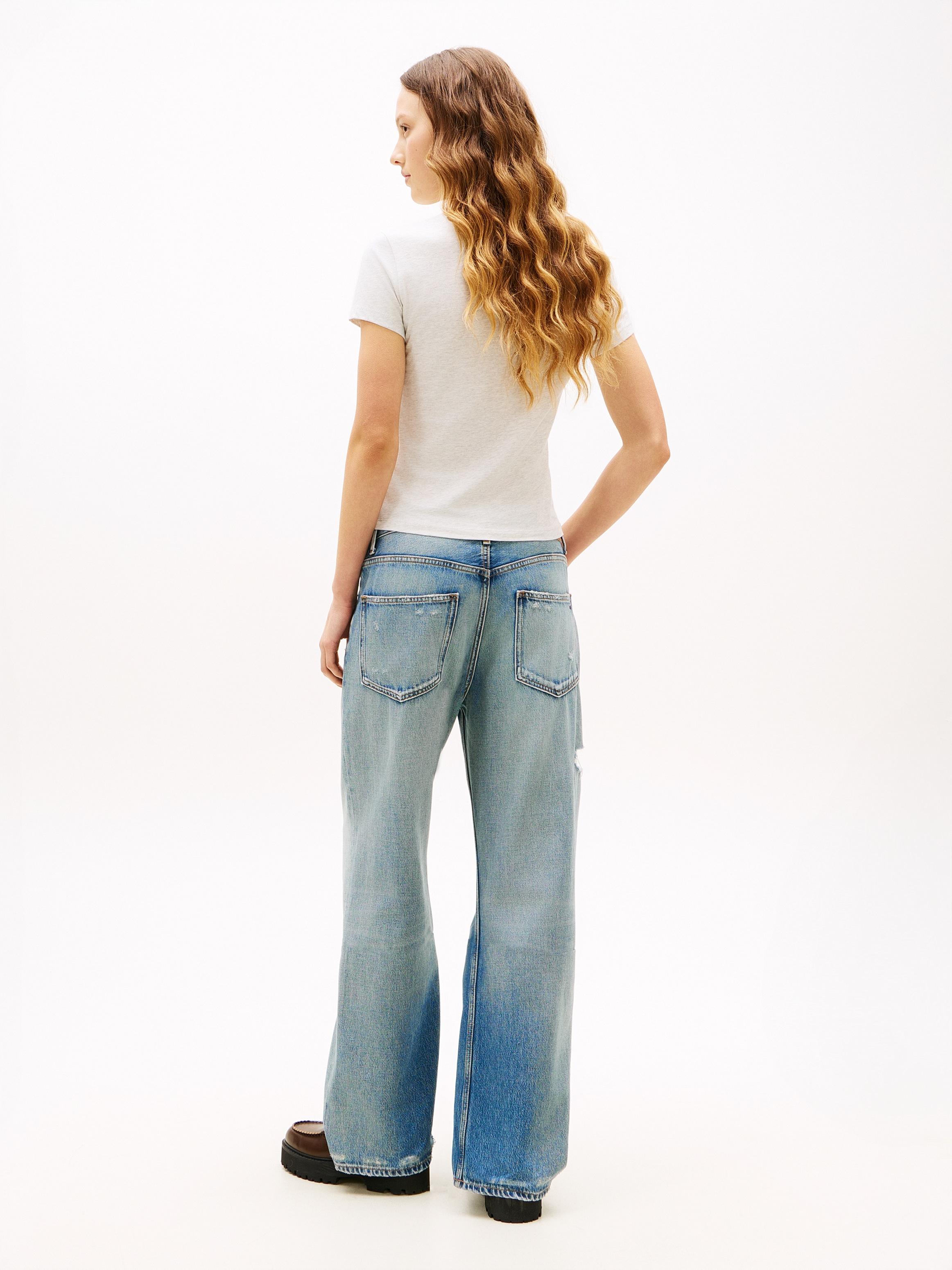 Tommy Jeans Kurzarmshirt »TJW SLIM C-NECK TEE« mit Logo-Stickerei