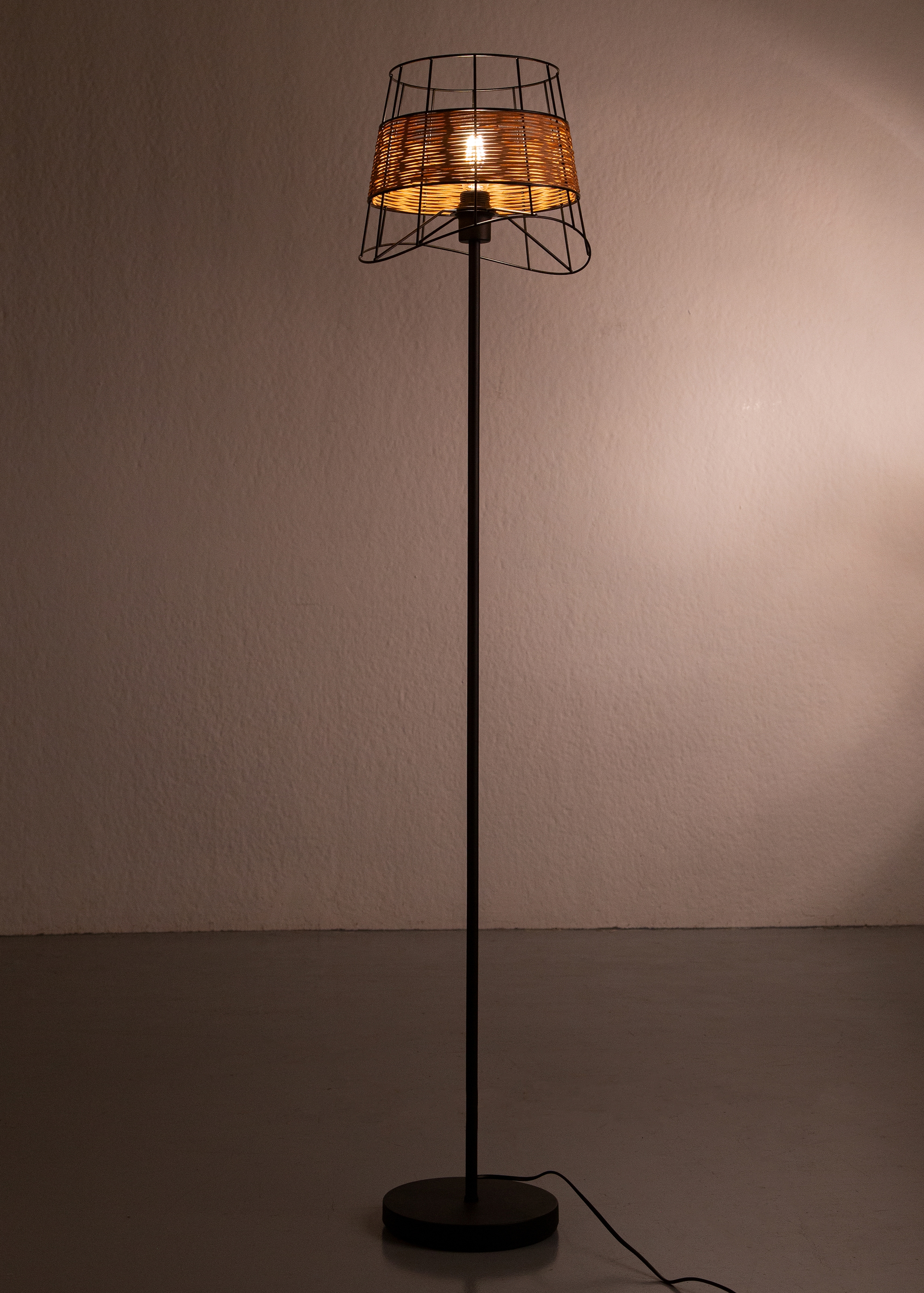 Nino Leuchten Stehlampe »ESRA«, Schirm mit Rattan