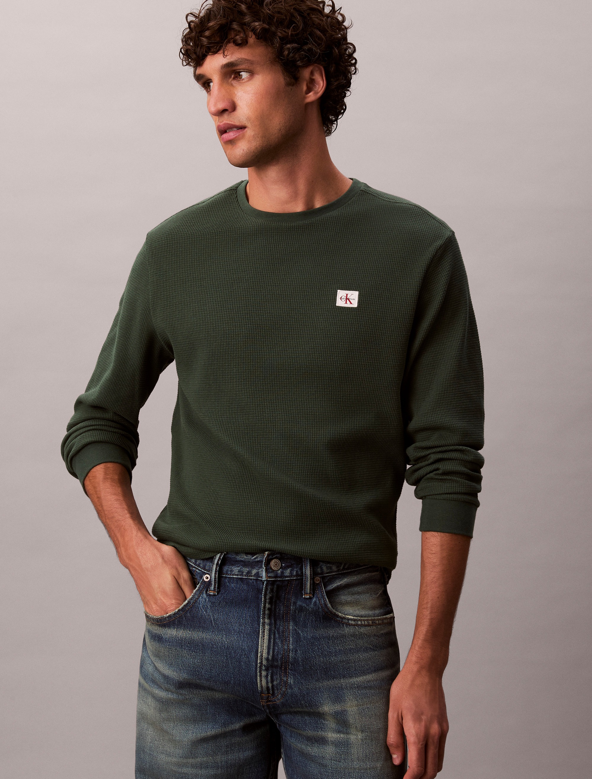 Calvin Klein Jeans Langarmshirt »LS WAFFLE BADGE CREWNK TEE«, Mit Rundhalsausschnitt