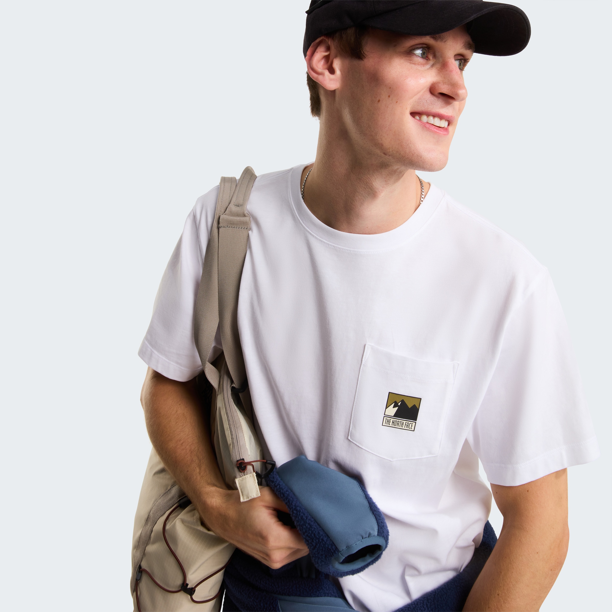 The North Face T-Shirt »M MOUNTAIN LOGO RELAXED SHORT SLEEVE TEE-GRAPHIC« lockere Passform, kurze Ärmel, weiches Material