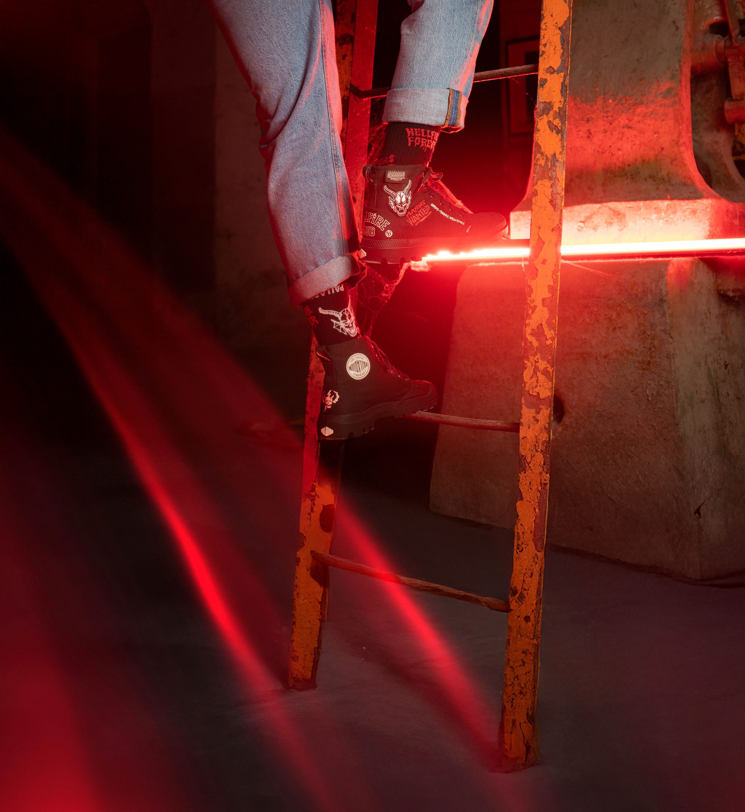 Palladium Schnürboots »STRANGER THINGS X PAMPA HELLFIRE«  Schnürstiefel aus Canvas mit Print