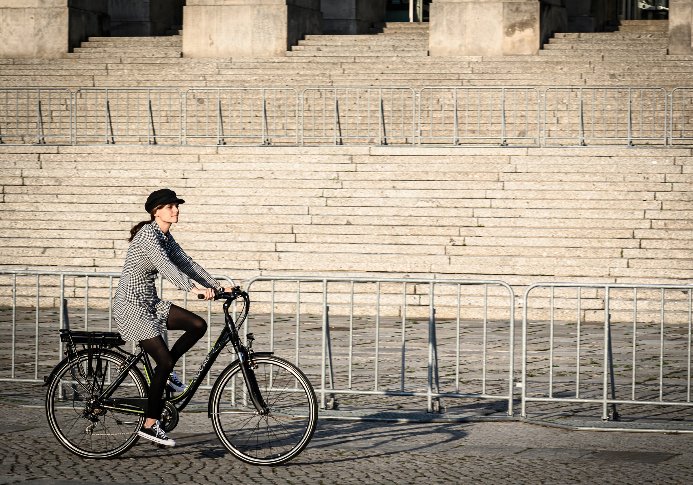 Adore E-Bike »Versailles«, 7 Gang, Shimano, Tourney, Heckmotor 250 W, Pedelec, Elektrofahrrad für Damen u. Herren