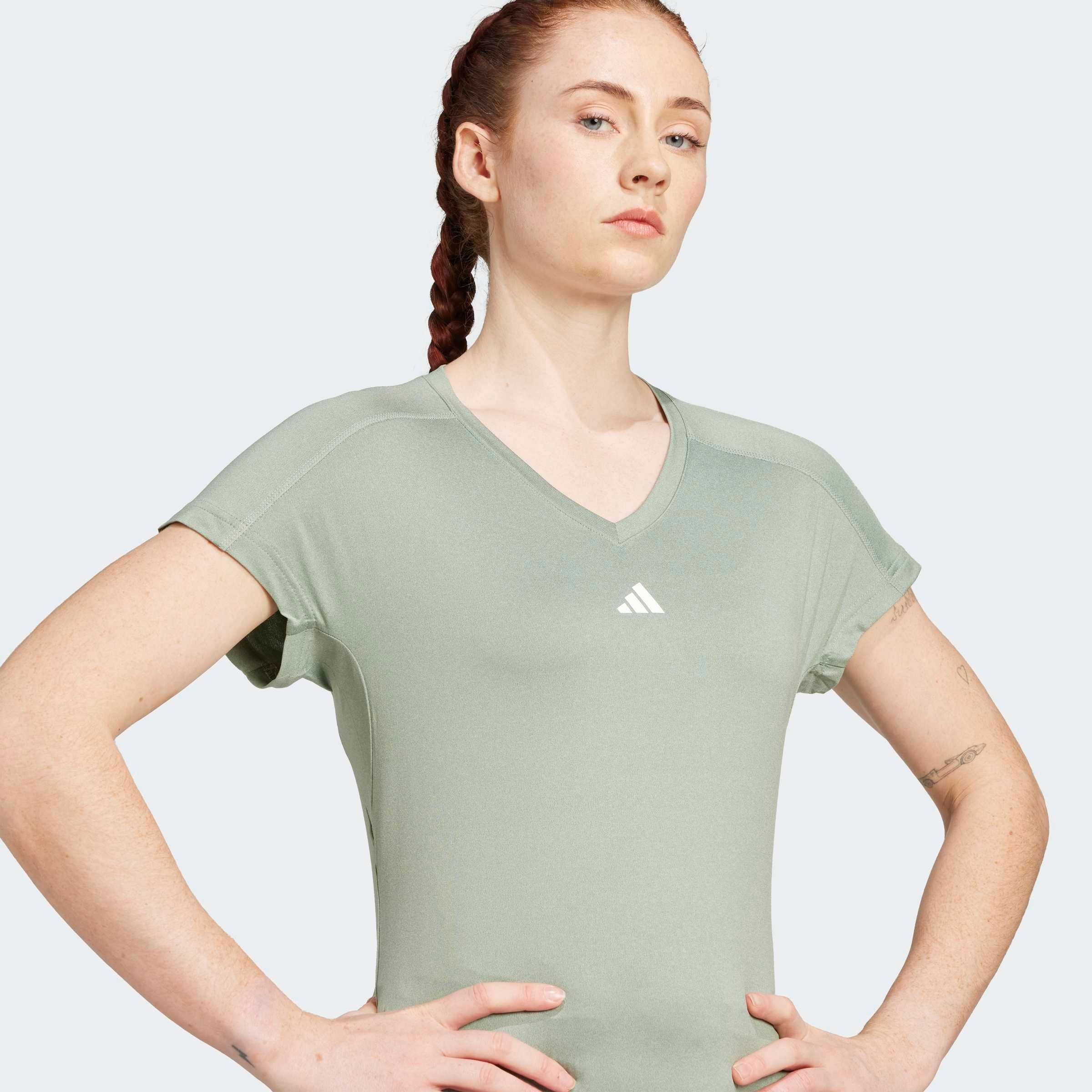 adidas Performance T-Shirt »AEROREADY TRAIN ESSENTIALS MINIMAL BRANDING V-NECK«, Trainingsshirt, feuchtigkeitsabsorbierend mit V Ausschnitt