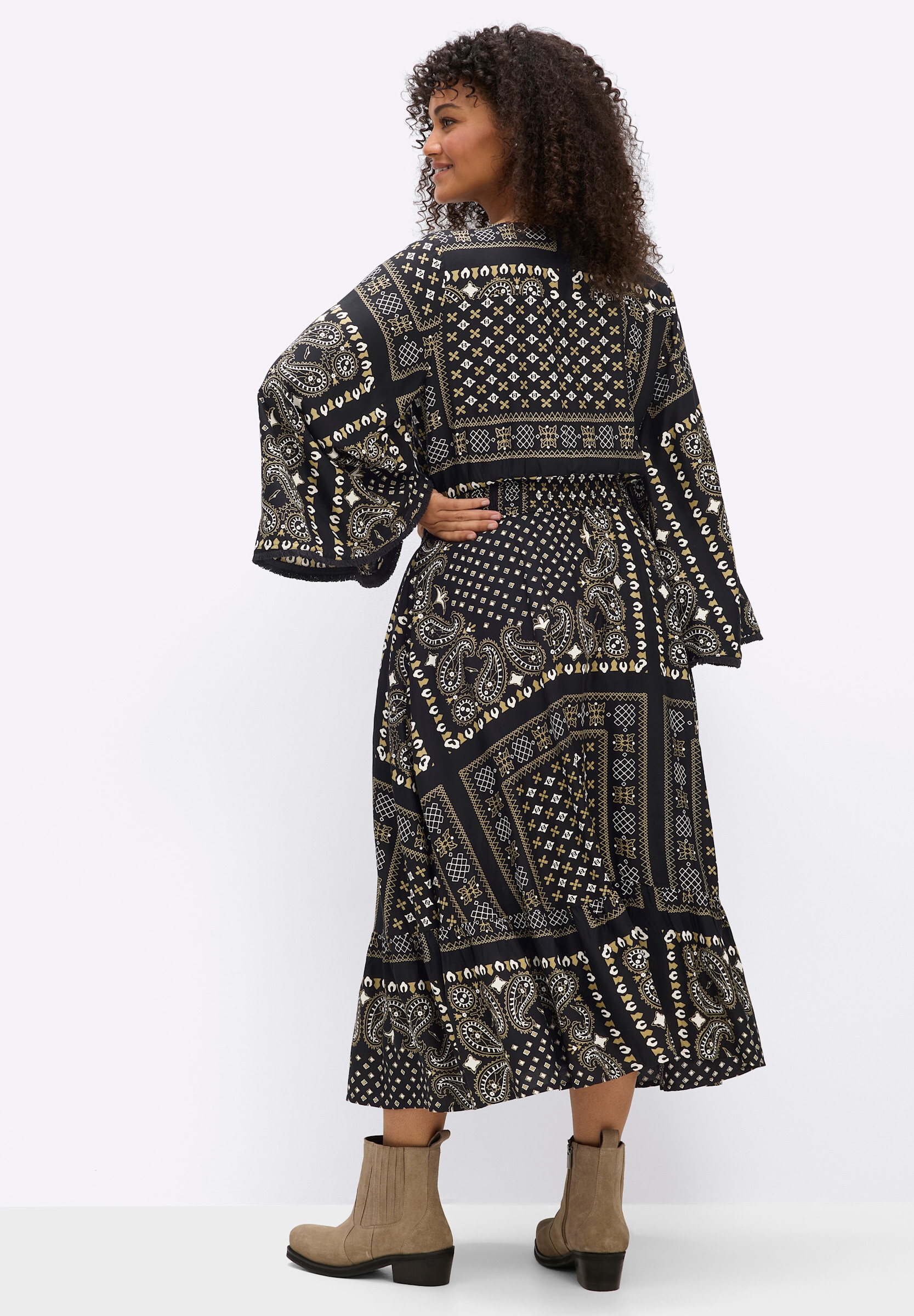 sheego by Joe Browns Maxikleid »Maxikleid Maxikleid mit Paisley- und Ornamentmuster« Nahttasche