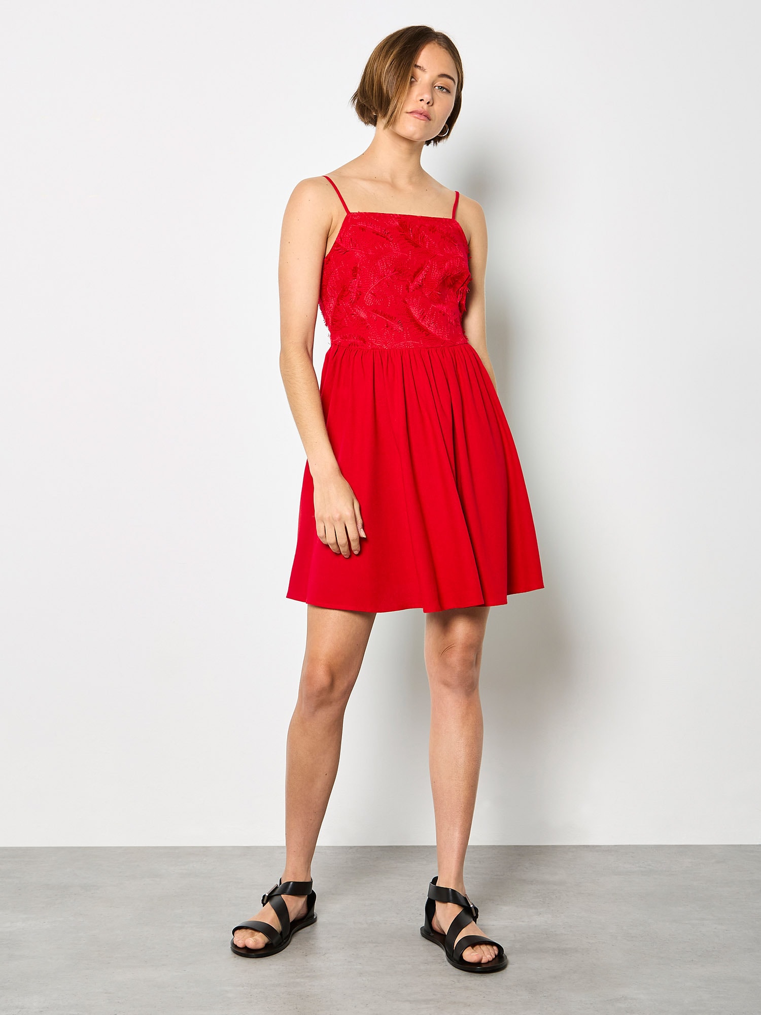 Apricot Minikleid »Mini-Kleid mit Cami-Träger und Wimpernstickerei« Elastischer Bund