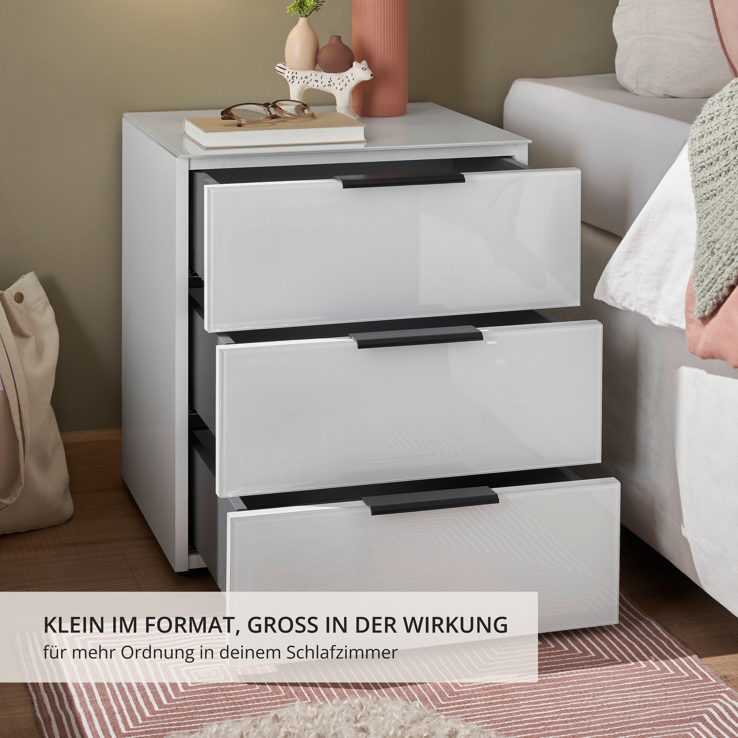 Schlafkontor Nachtkommode »Pari Nachtkonsole, Nachtschrank, Nachttisch« mit 3 Schubkastenfronten aus Glas
