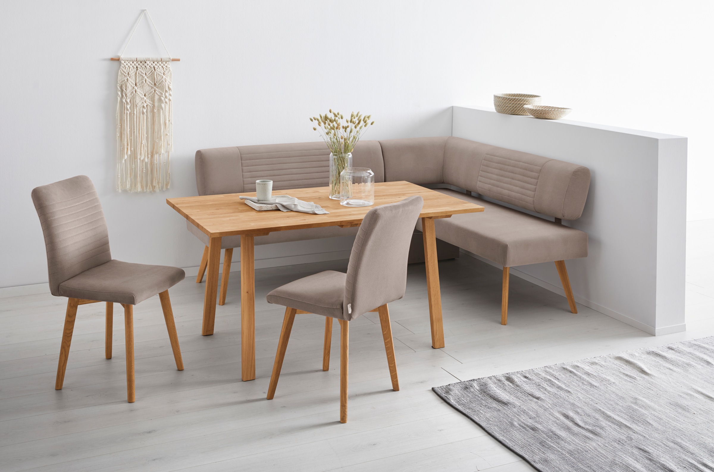 OTTO products Eckbank »Alessja«, Breite langer Schenkel 192 oder 212 cm, Gestell aus Eiche Massivholz