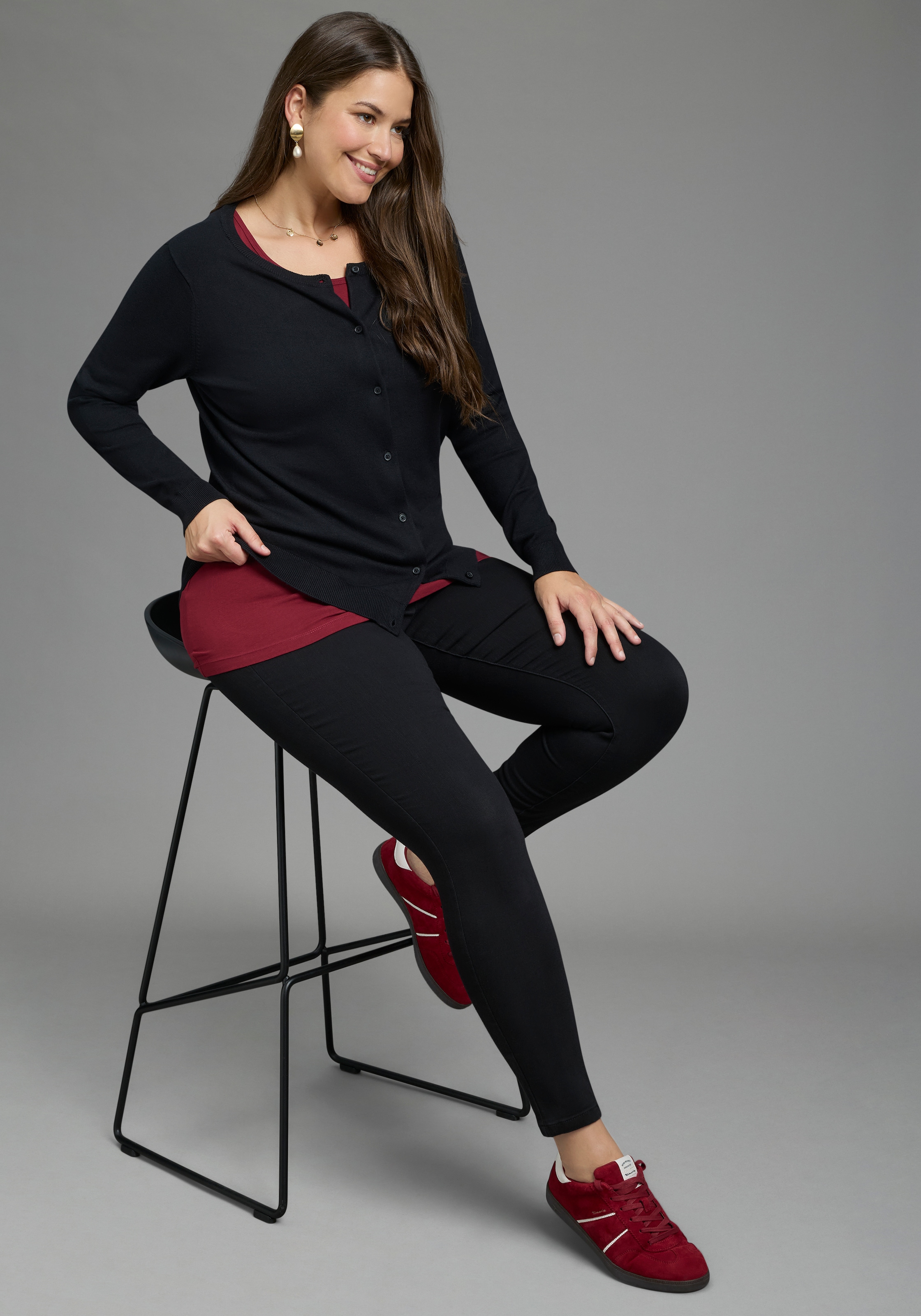 Laura Scott CURVE Strickjacke »Große Größen« hüftlange Form, figurumspielende Passform, mit Rundhalsausschnitt