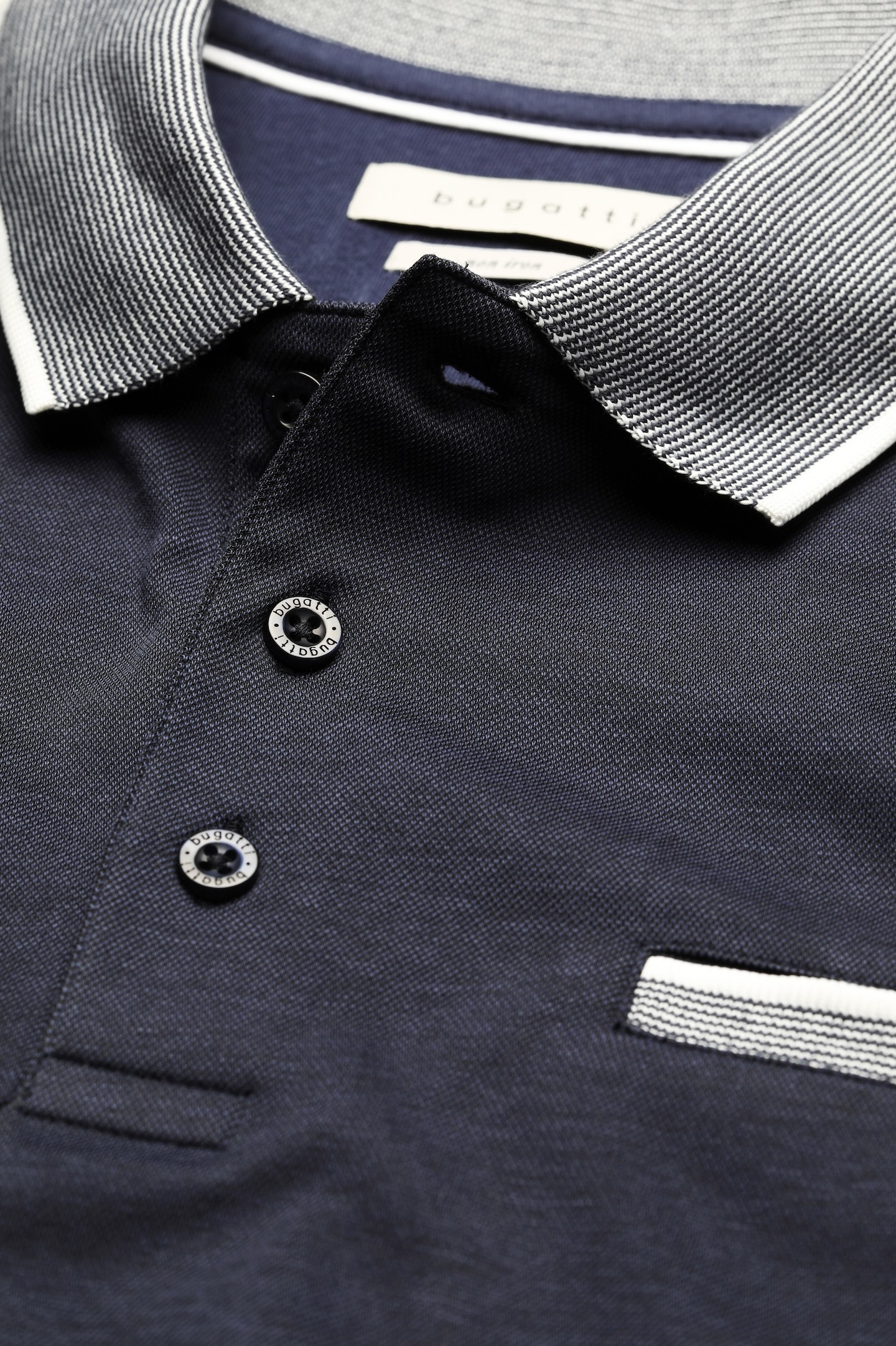 bugatti Poloshirt, mit farblich abgesetzten Details