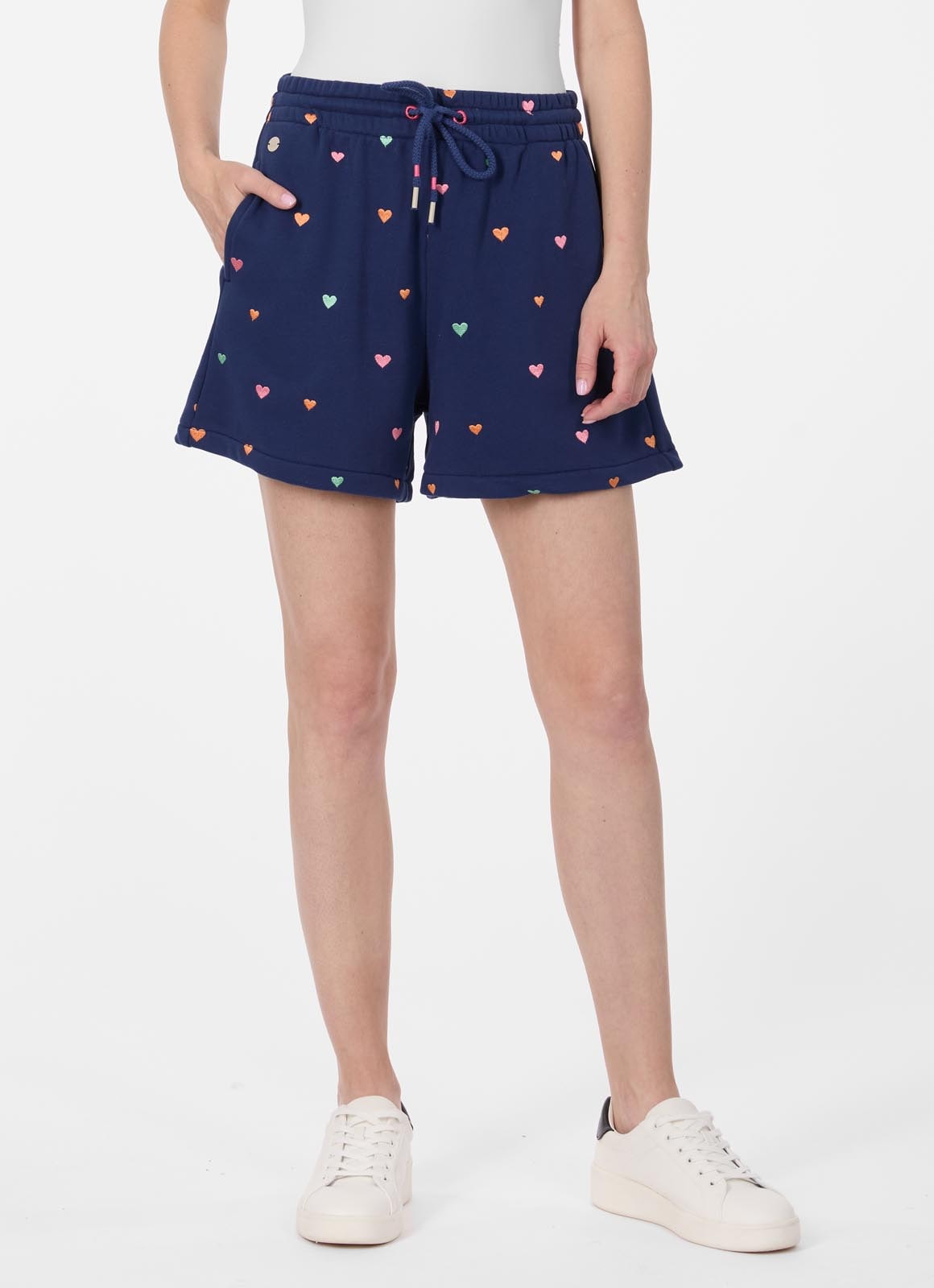 Ragwear Sweatshorts »ANIKU HEARTS«  Mit Kordelzug und kleinen bunten Herzchen bestickt