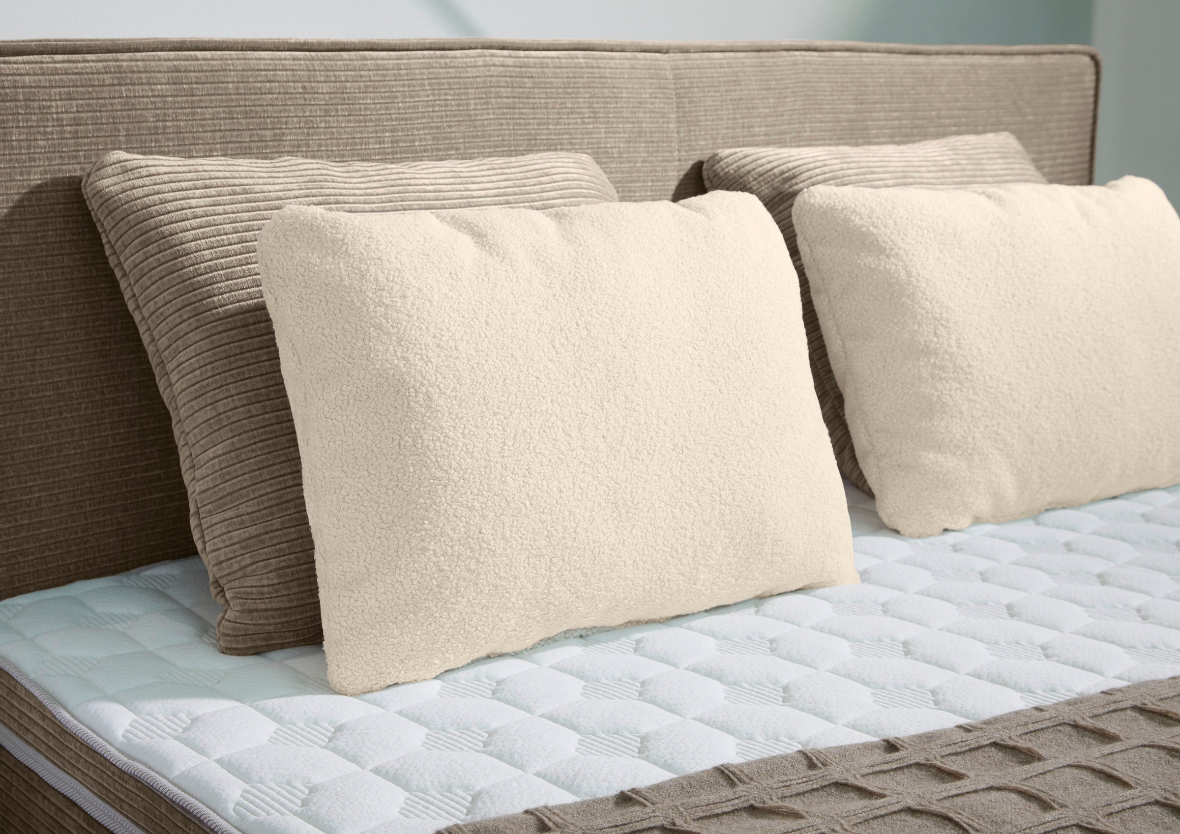 Jockenhöfer Gruppe Boxspringbett »Ronja, inkl. 7-Zonen-TTFK-Matratzen, Kaltschaum-Topper« inkl. 4 Kissen, 180x200 cm, verschiedene Härtegrade wählbar