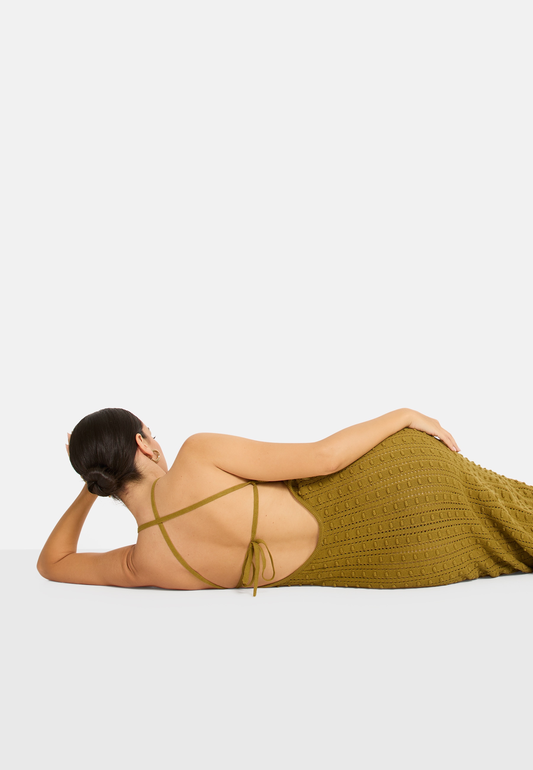 LSCN by LASCANA Strickkleid in Midilänge mit gekreuzten Trägern hinten, Midikleid